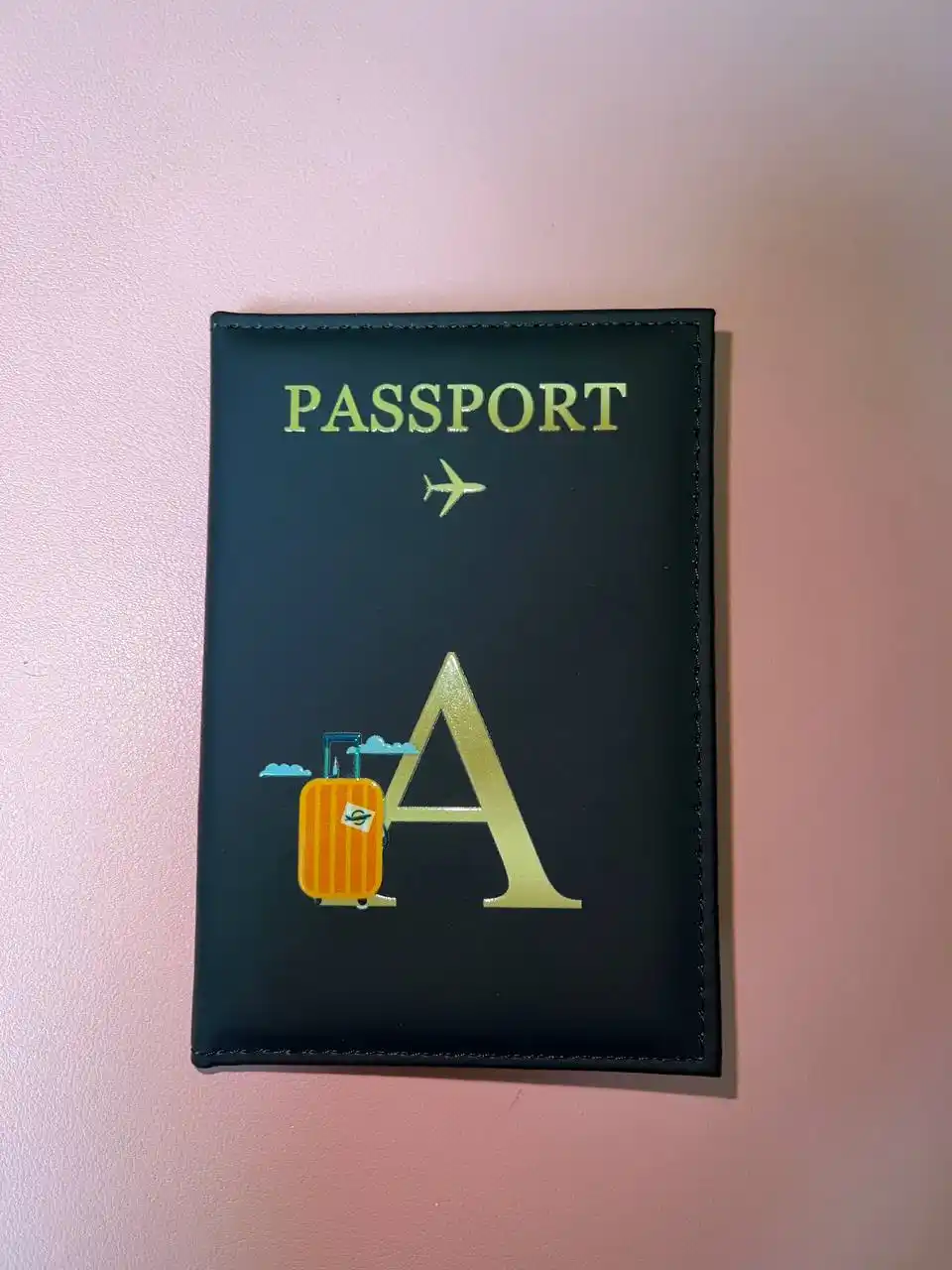 Xorijiy pasport uchun g'ilof, ismingizning bosh harfi bilan bezatilgan noyob muqova