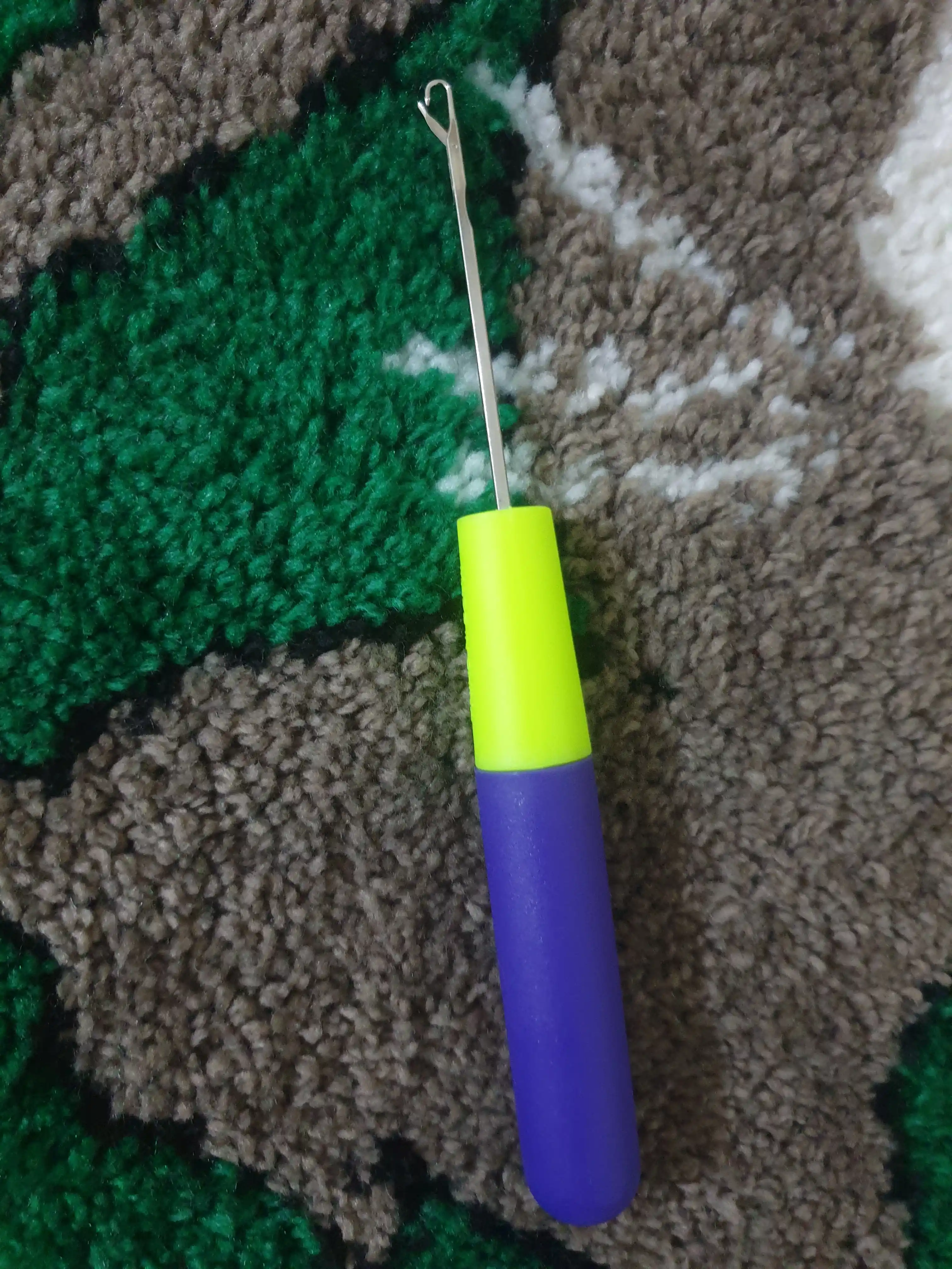 Ipning halqalarini ko'tarish uchun igna, ip uchun ilgak