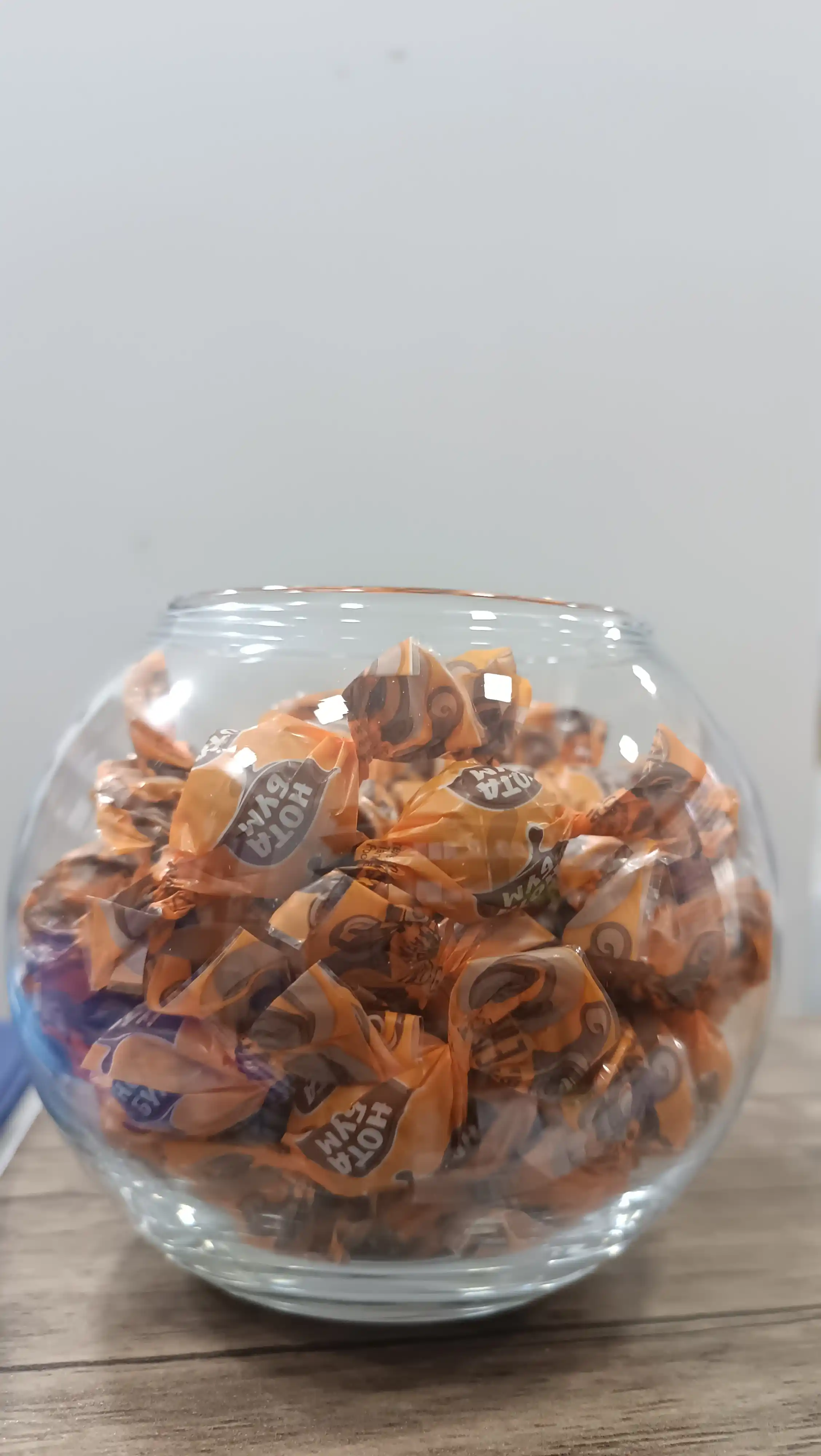 Gullar va mayda buyumlar uchun mo‘ljallangan shisha va dumaloq vaza Pasabahce Flora 10 sm