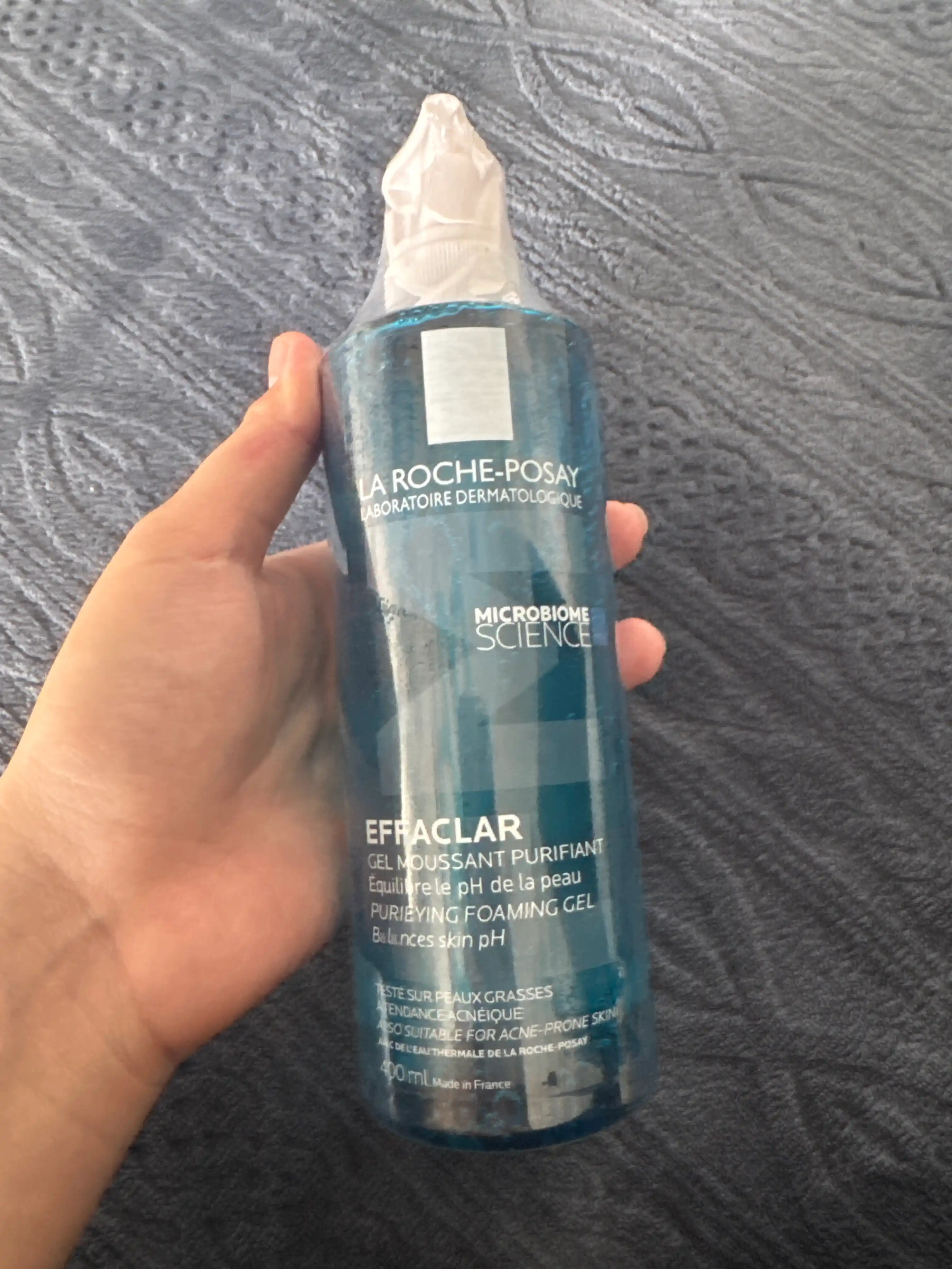 Yog‘li, sezgir va husnbuzarga moyil teri uchun Effaclar tozalovchi ko‘pikli gel, 400 ml
