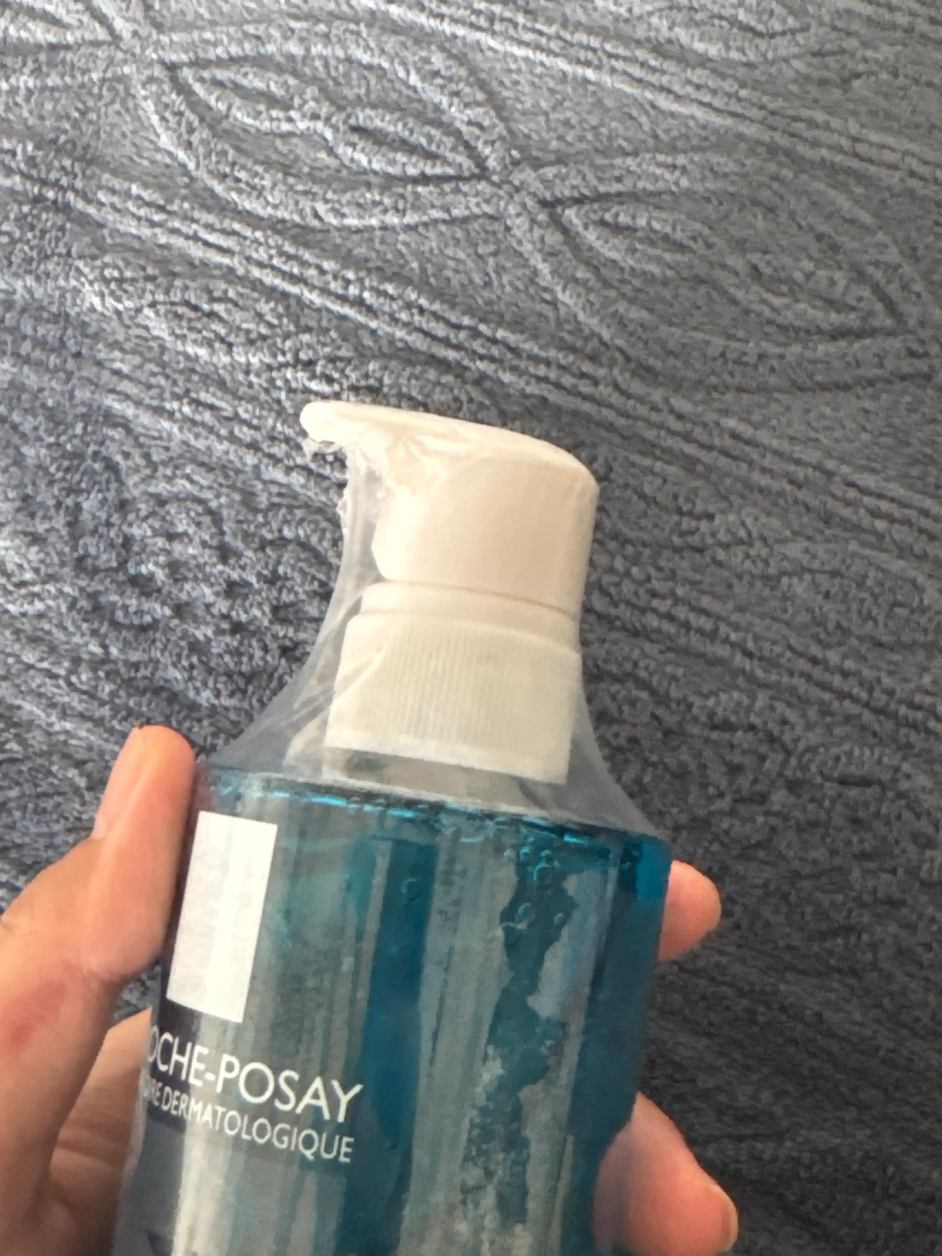 Yog‘li, sezgir va husnbuzarga moyil teri uchun Effaclar tozalovchi ko‘pikli gel, 400 ml