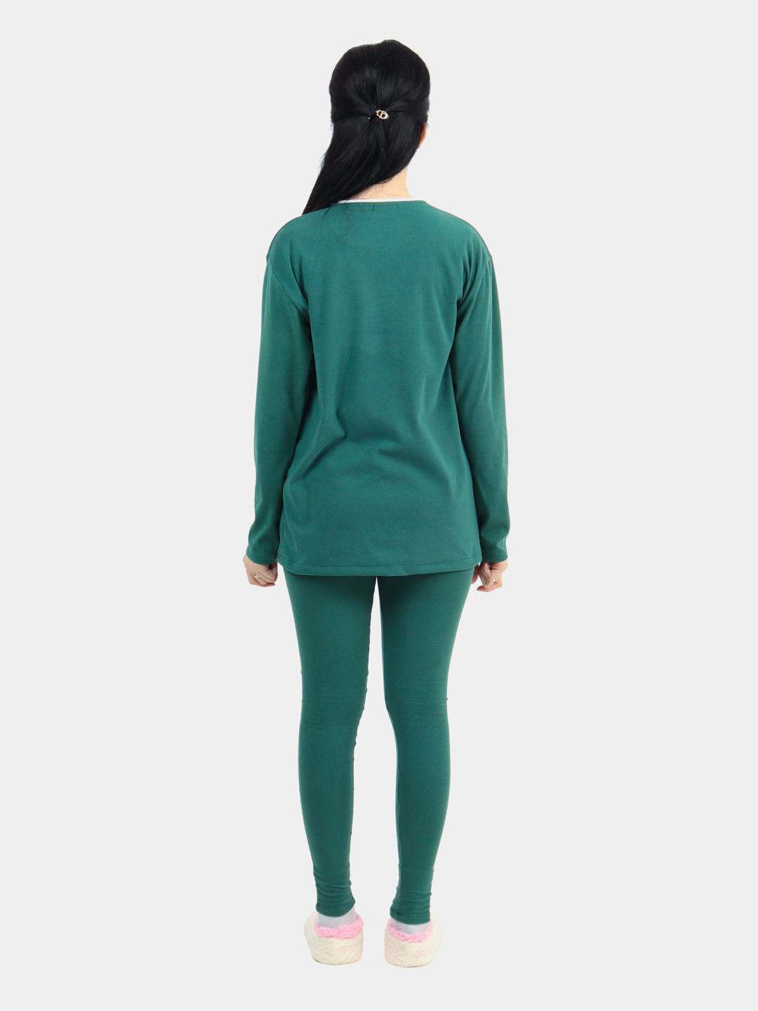 Porno yulduzi Silvia Sain ikki xoroz tomonidan becerildi