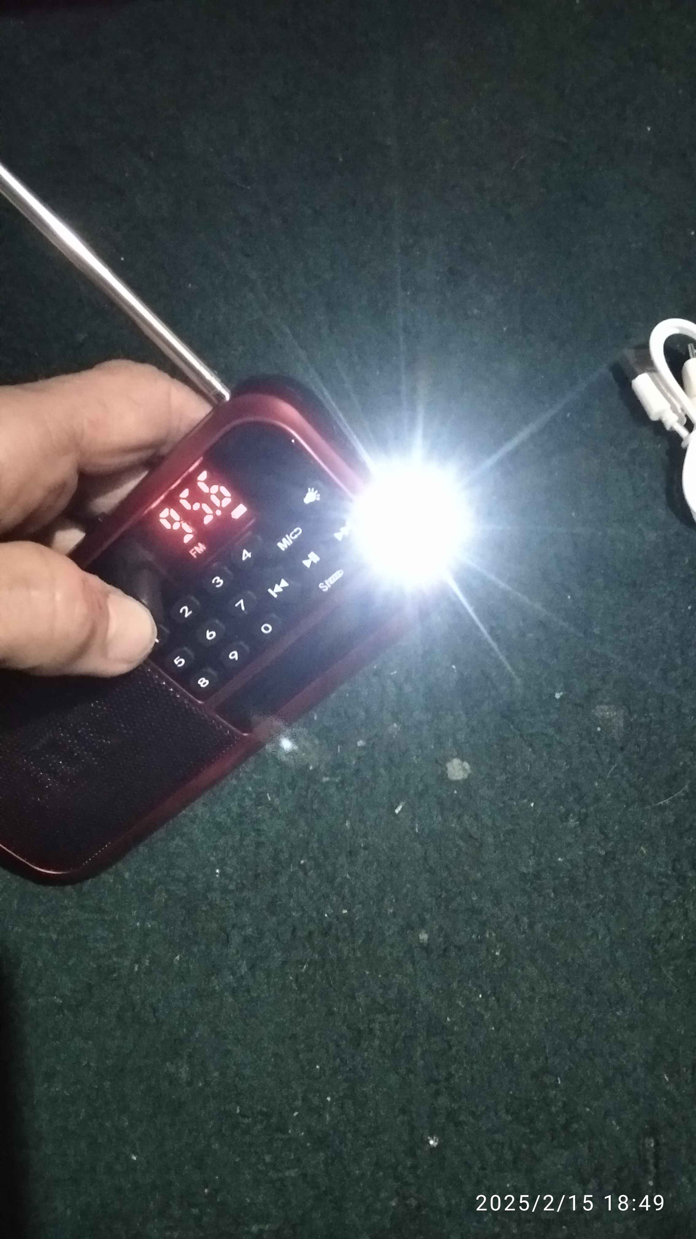 Kolonka radio va Bluetooth radio qabul qiluvchilar, 2 tasi 1 da