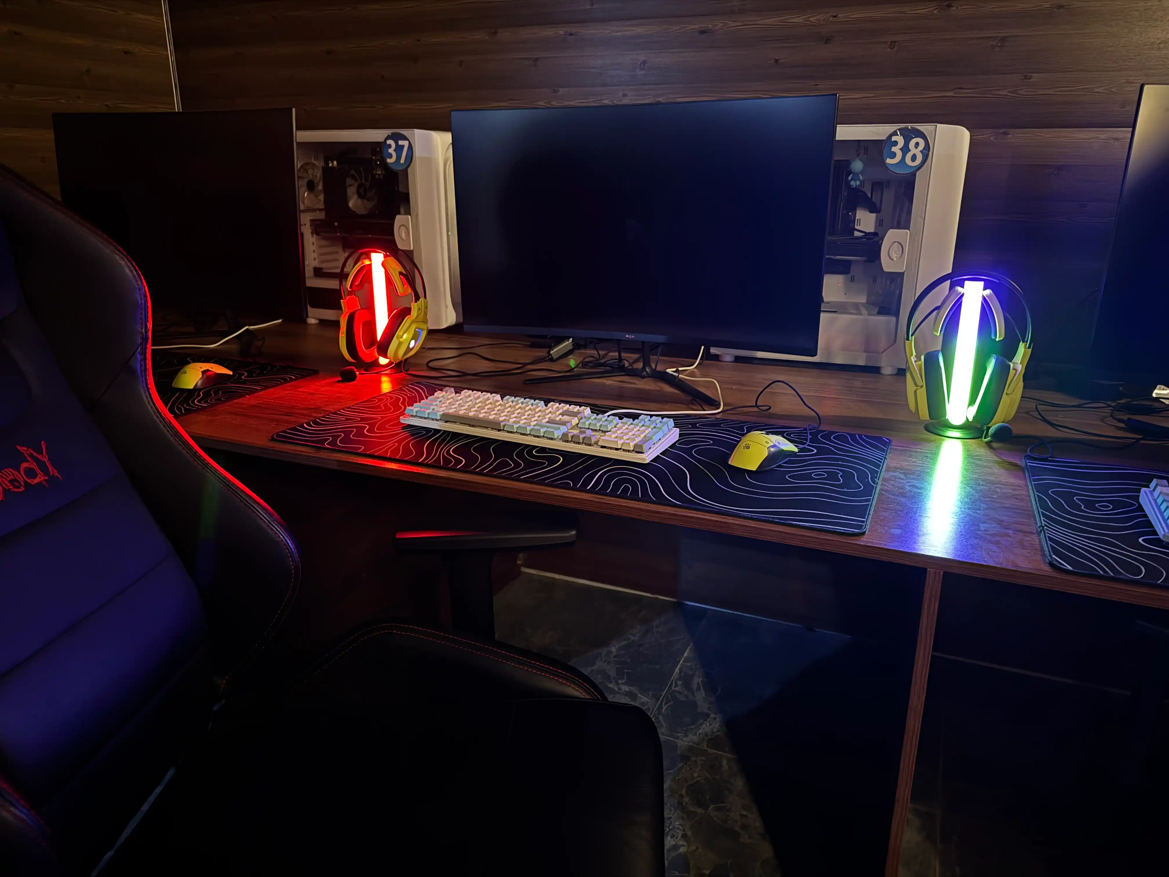 Подставка для игровых наушников с RGB подсветкой и разными режимами
