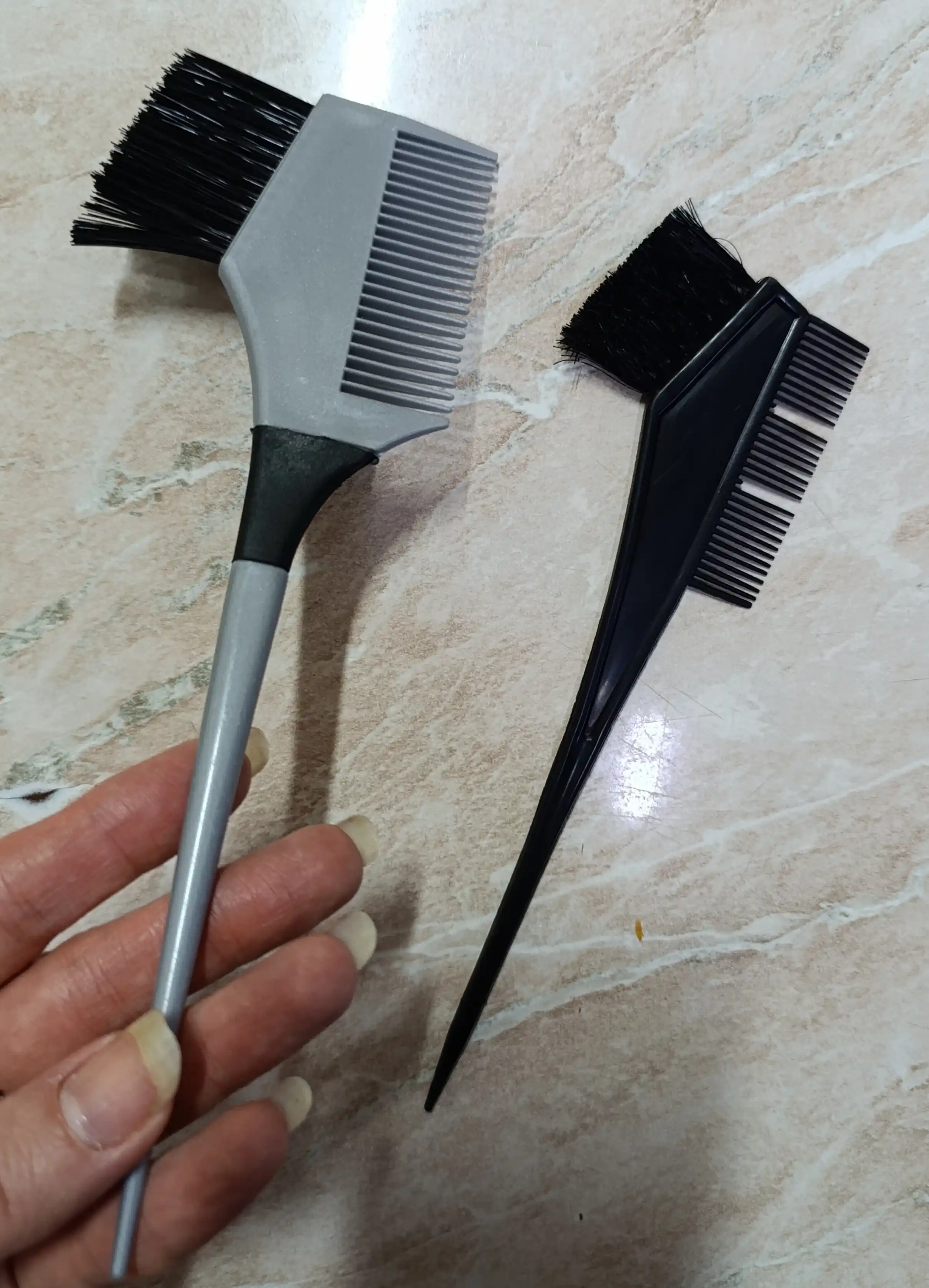 Sochni bo'yash uchun professional cho'tka