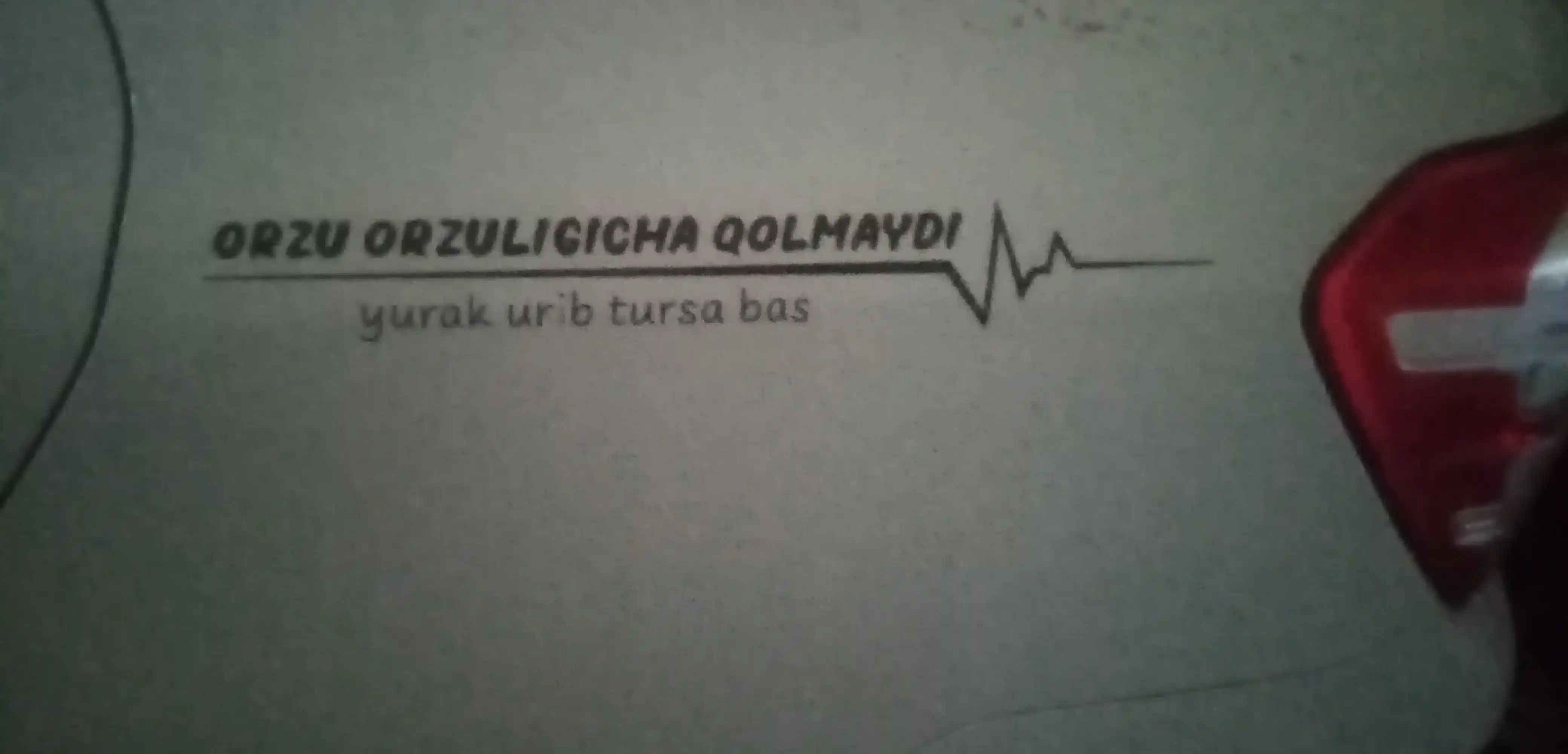Avtomobil uchun nakleyka, yozuv Orzu orzuligicha qolmaydi