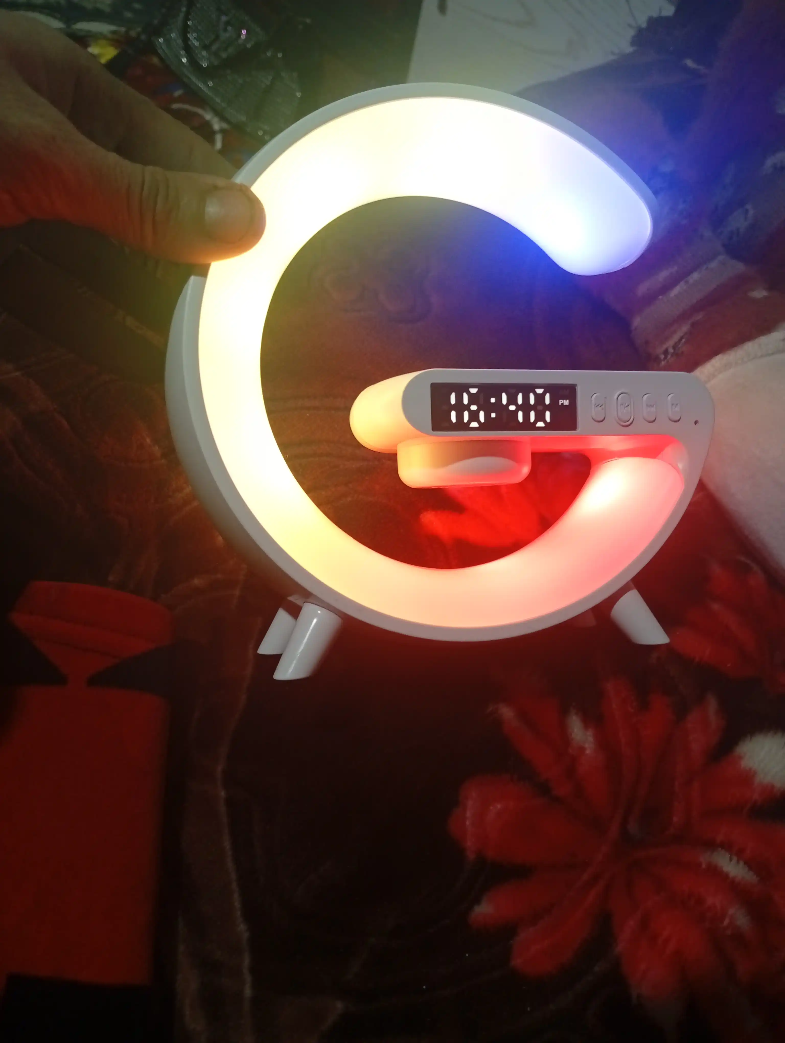 Bluetooth RGB kolonka, simsiz zaryadlash bilan