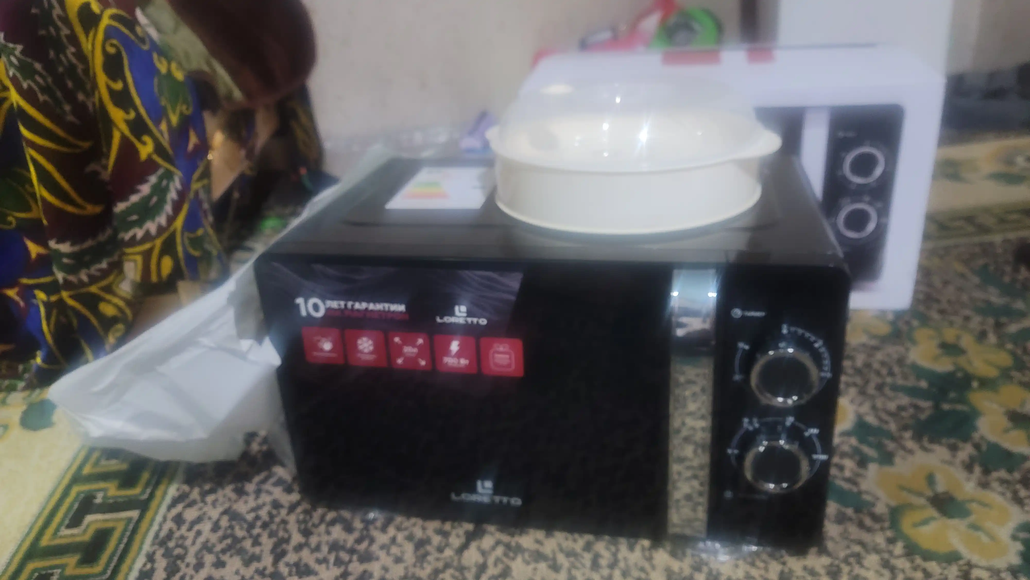 Mikroto'lqinli pech Loretto LM-2101, LM-2102, LM-2103, LM-2104, LM-2105, LM-2302, LM-2306
