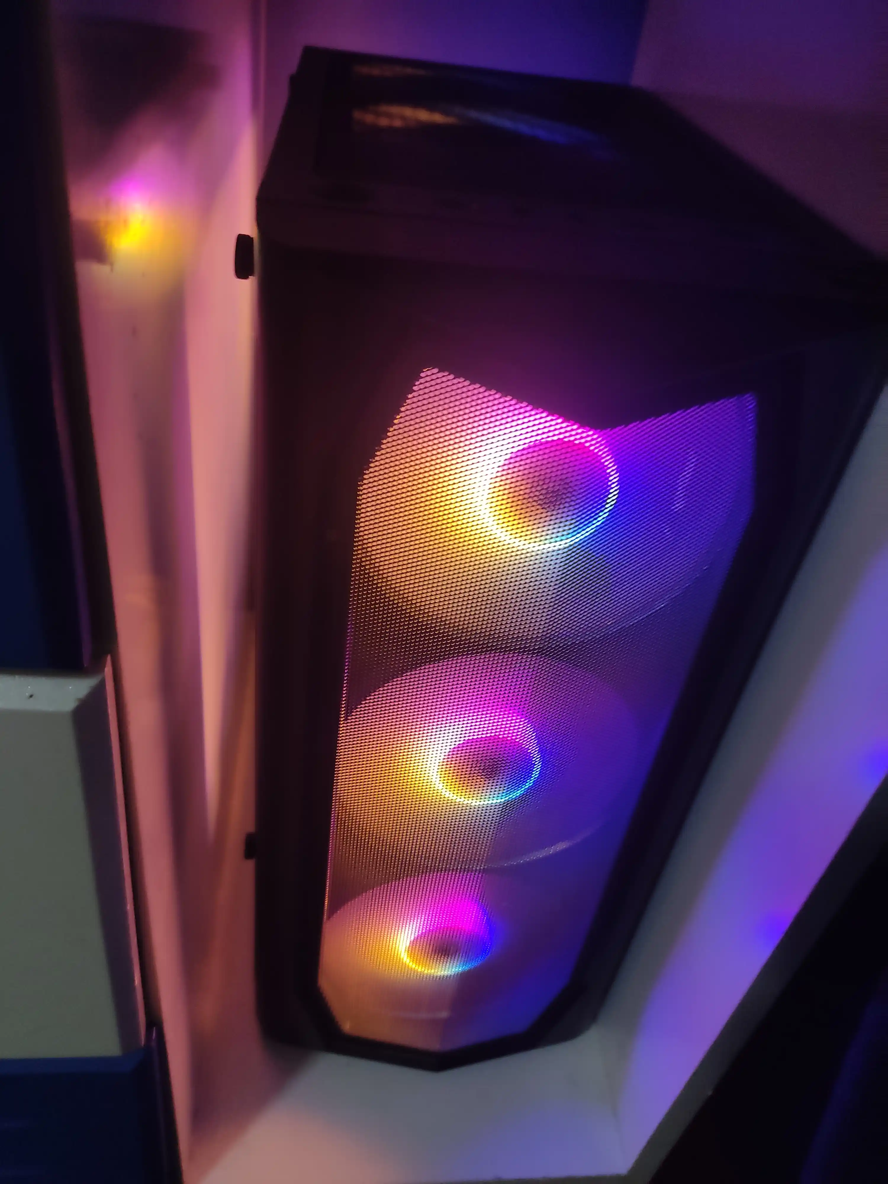 Компьютерный корпус Zalman N4 N4REV.1, 6 кулеров в комплекте, стекло, RGB подсветка