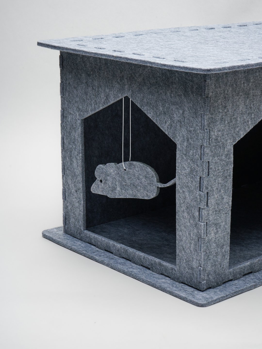 Porno onam qochishga harakat qiladi Ikki jozibali chex qiz opadi va lezbiyen jinsiy aloqa oynaydi