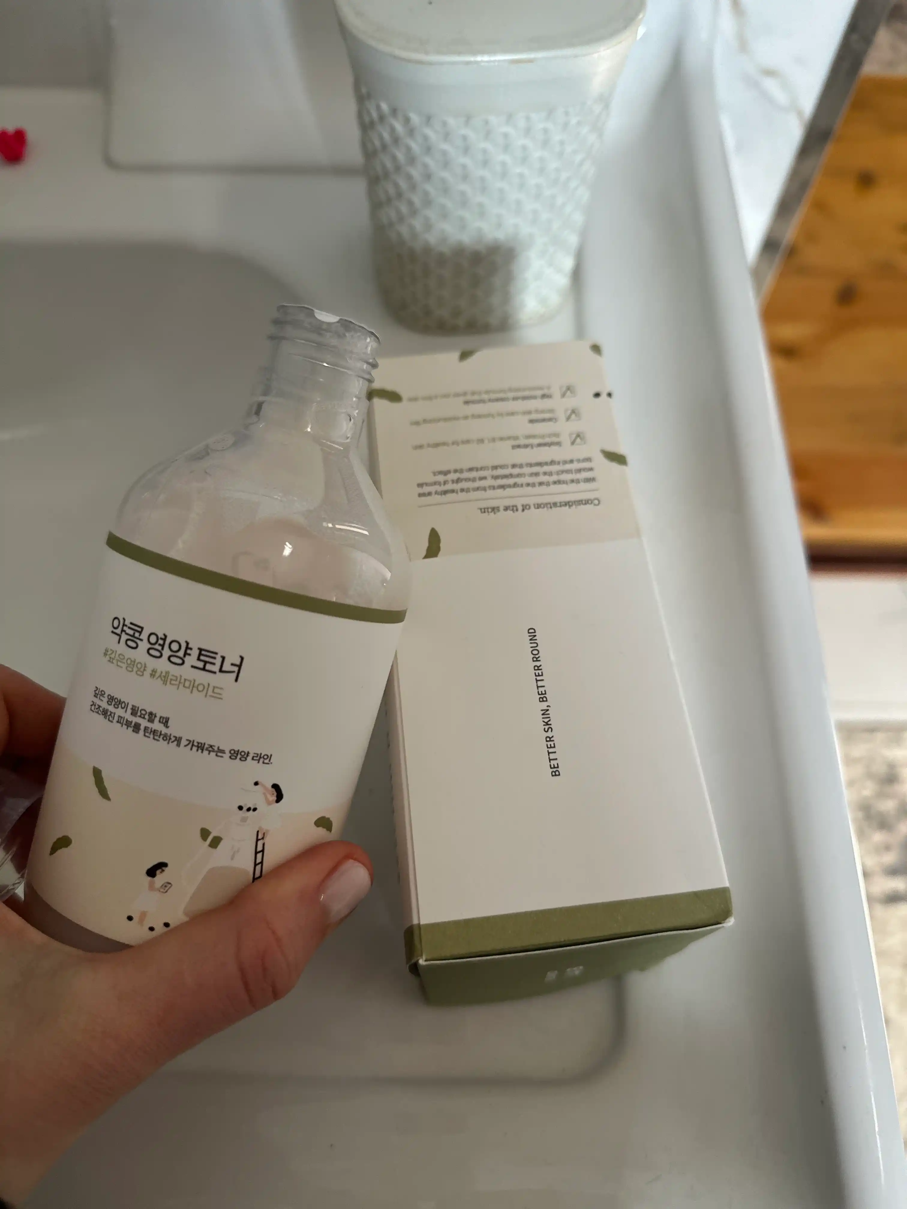 Питательный соевый лифтинг тонер для сухой кожи Round Lab Soybean Nourishing Toner, 300 мл