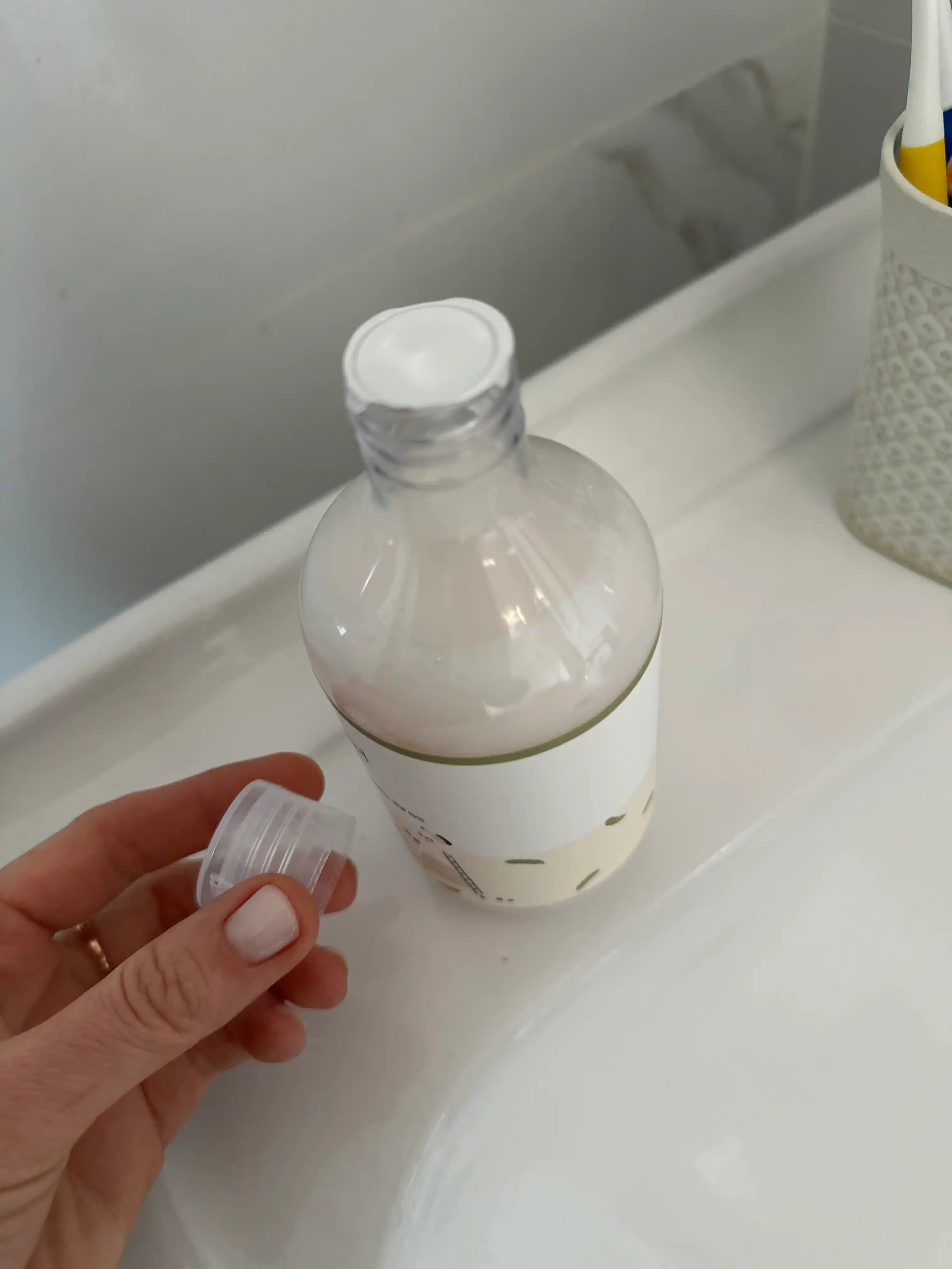 Питательный соевый лифтинг тонер для сухой кожи Round Lab Soybean Nourishing Toner, 300 мл