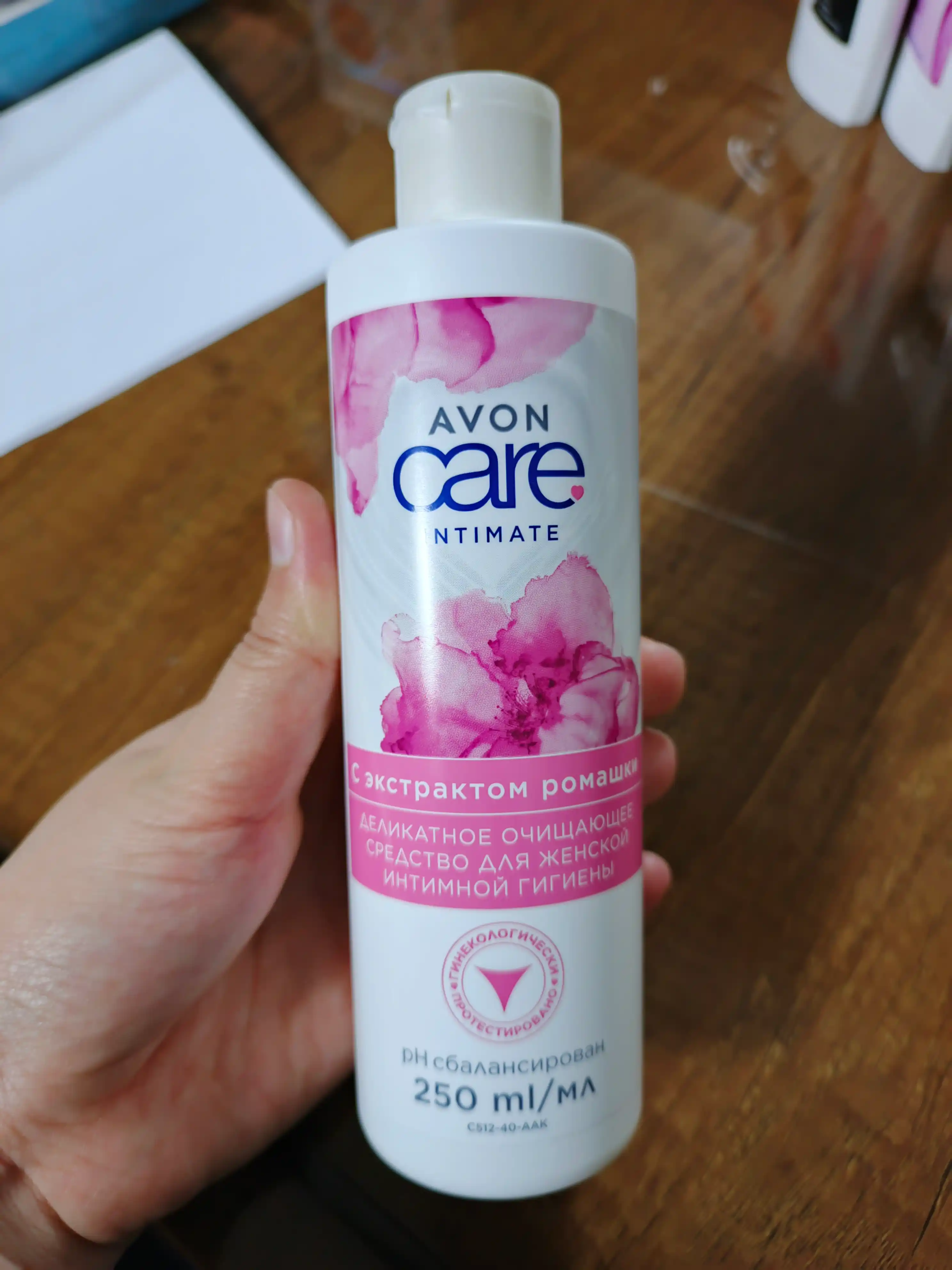 Cредство для женской гигиены Avon Care Avon Care Intimate с экстрактом ромашки, 250 мл