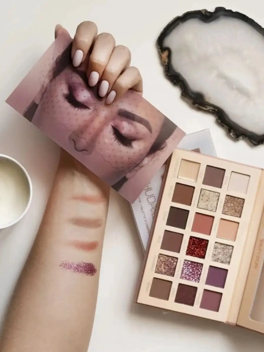 Палитра теней для век Huda Beauty The New Nude Eyeshadow Palette, 18 цветов