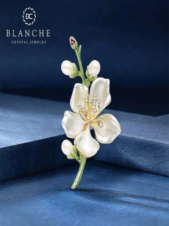 Нежные брошки для женщин