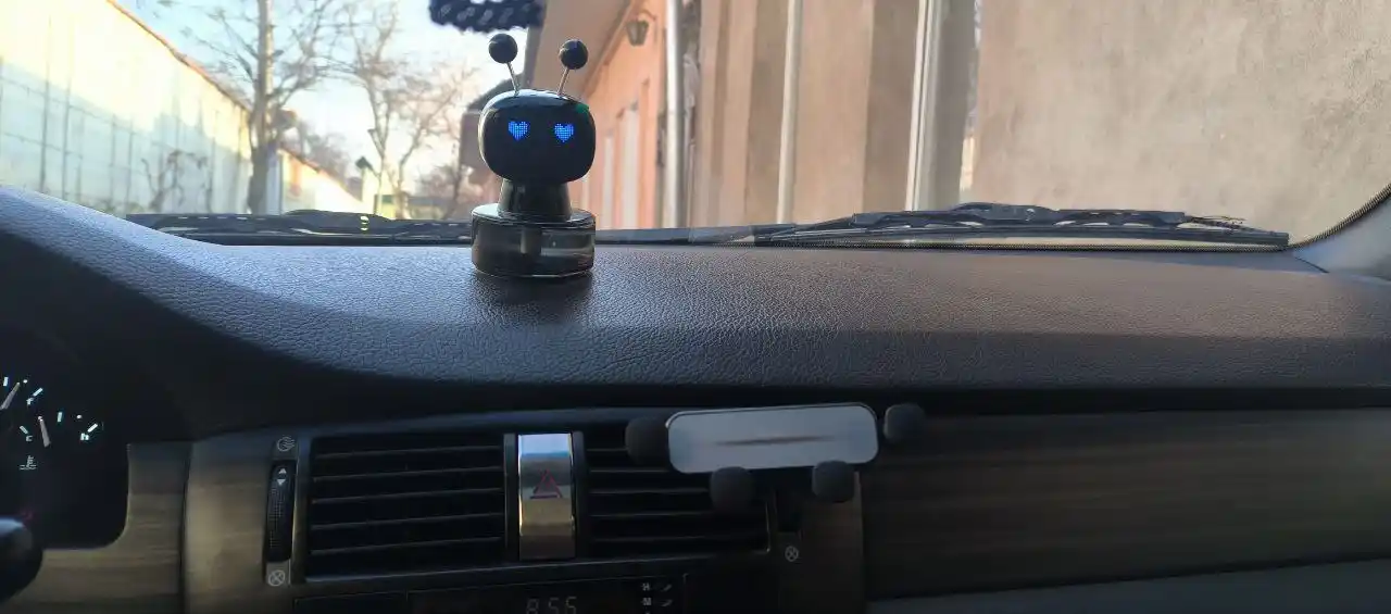 Робот ароматизатор для машины, автомобильный освежитель воздуха аромат