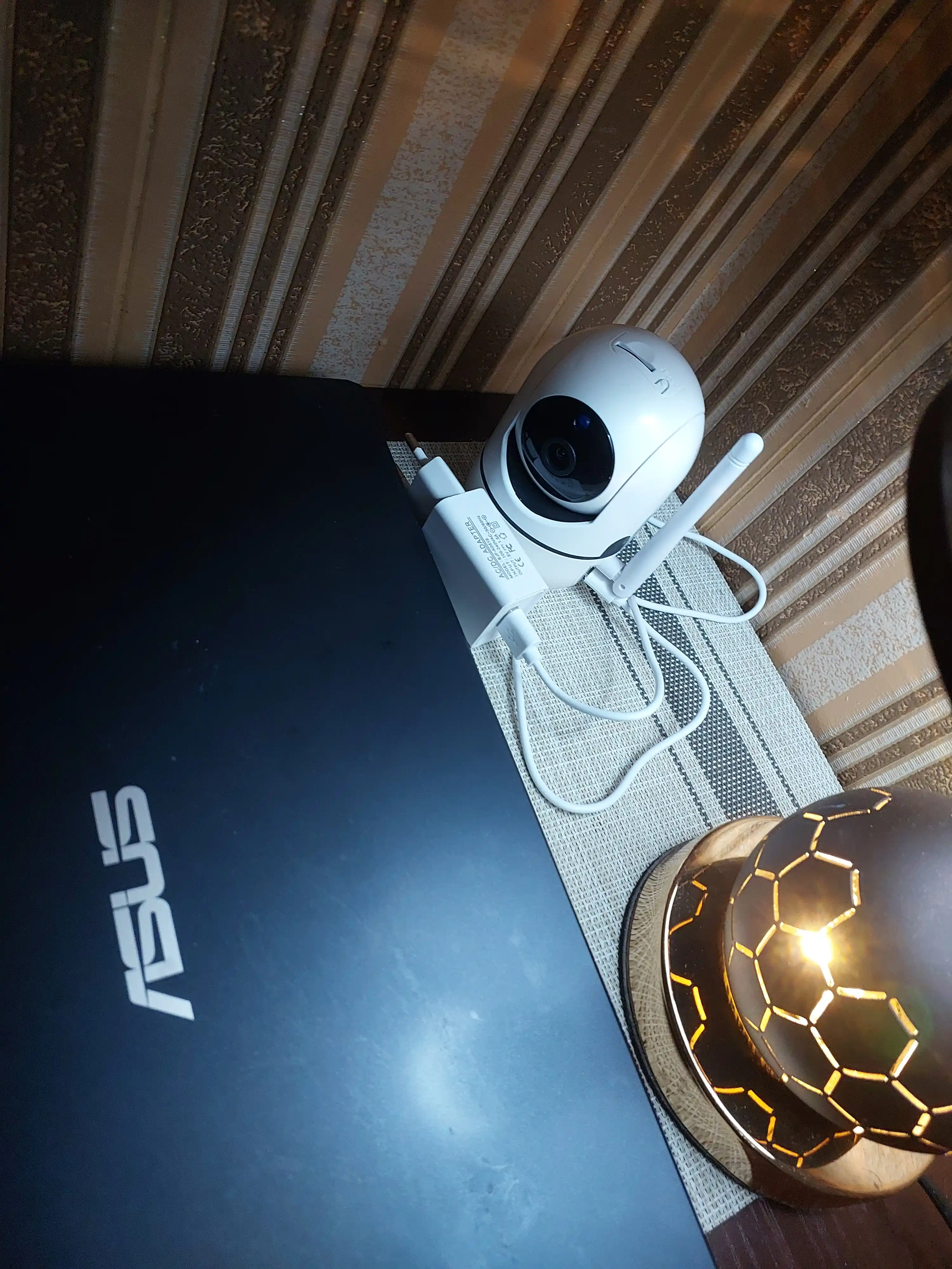 Aqlli Wi-Fi kuzatuv kamerasi E27B smart kamera V380 Pro