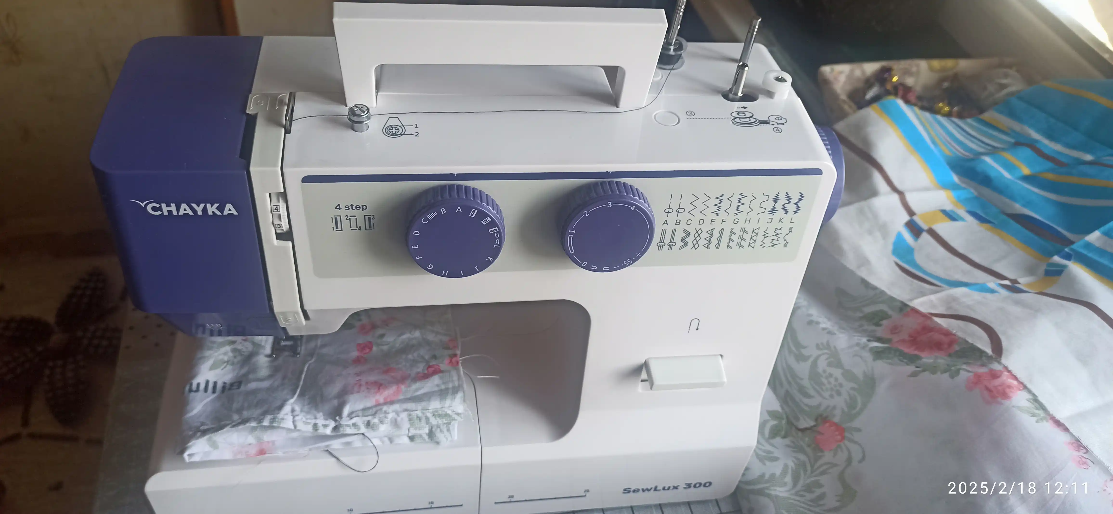 Tikuv mashinasi CHAYKA SewLux 300
