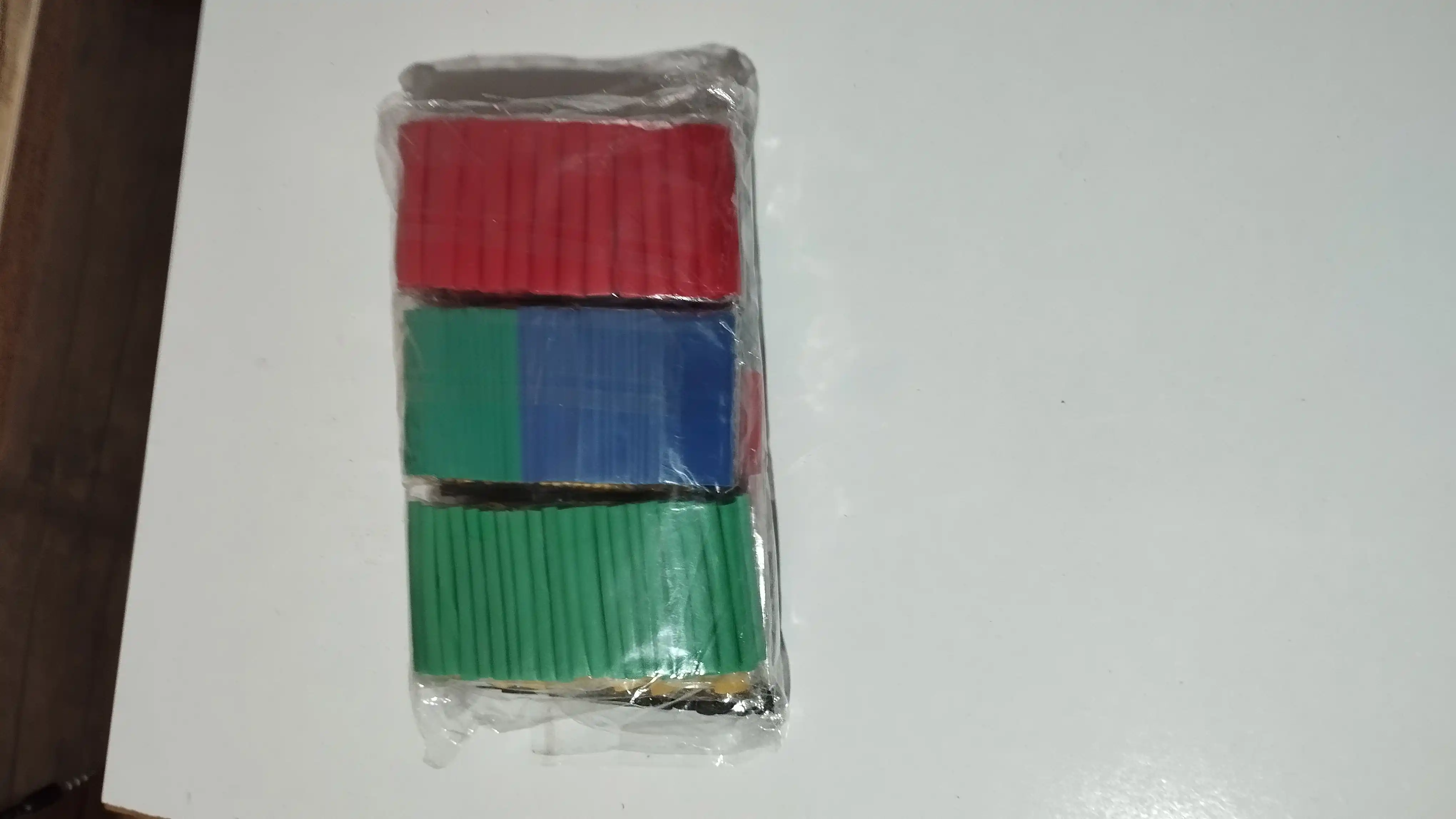 Turli diametrli issiqlik qisqaradigan quvurlar to'plami