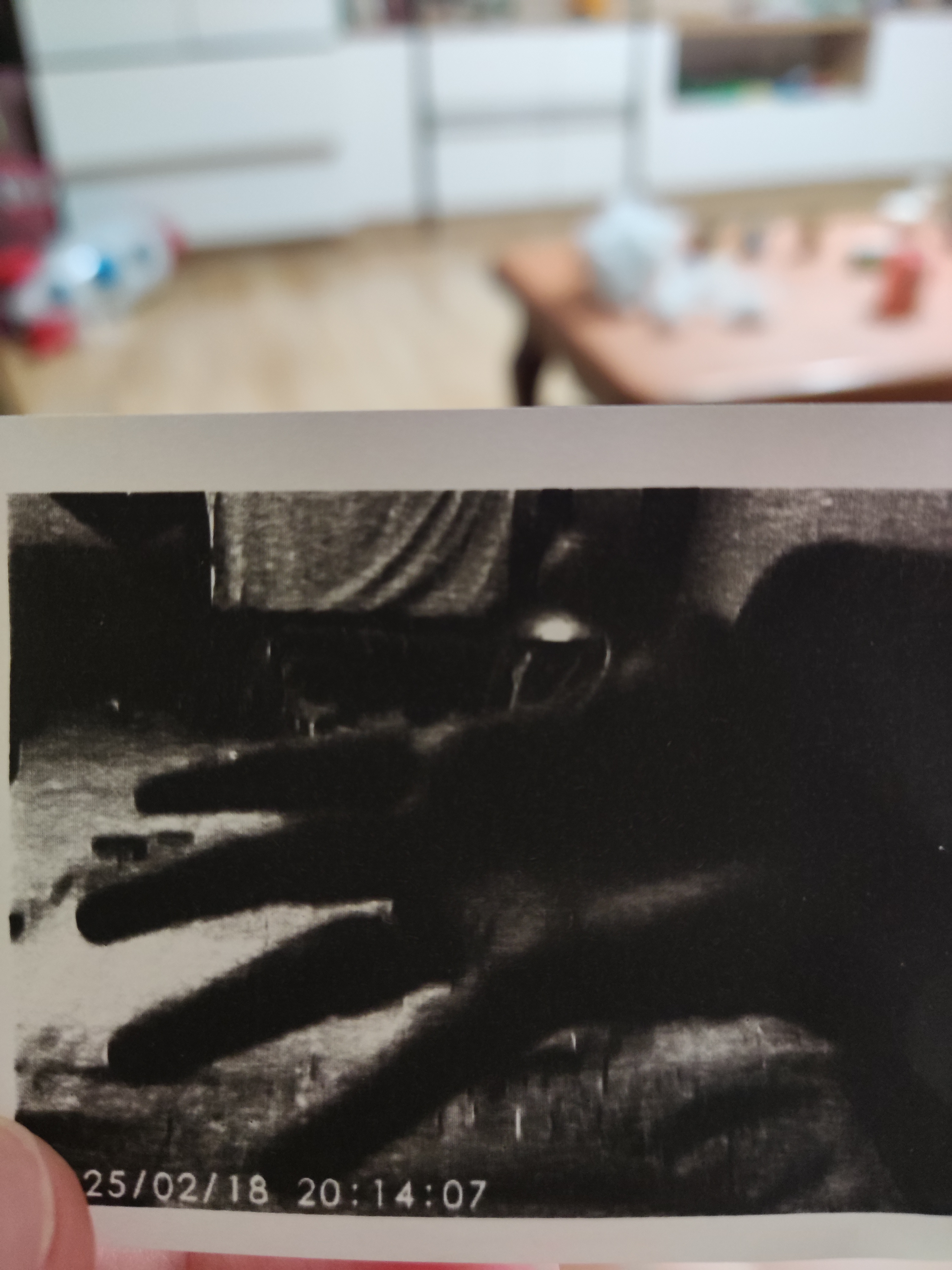 Mini printerlar va fotoapparatlar uchun rangli, o‘zi yelimlanadigan qog‘oz