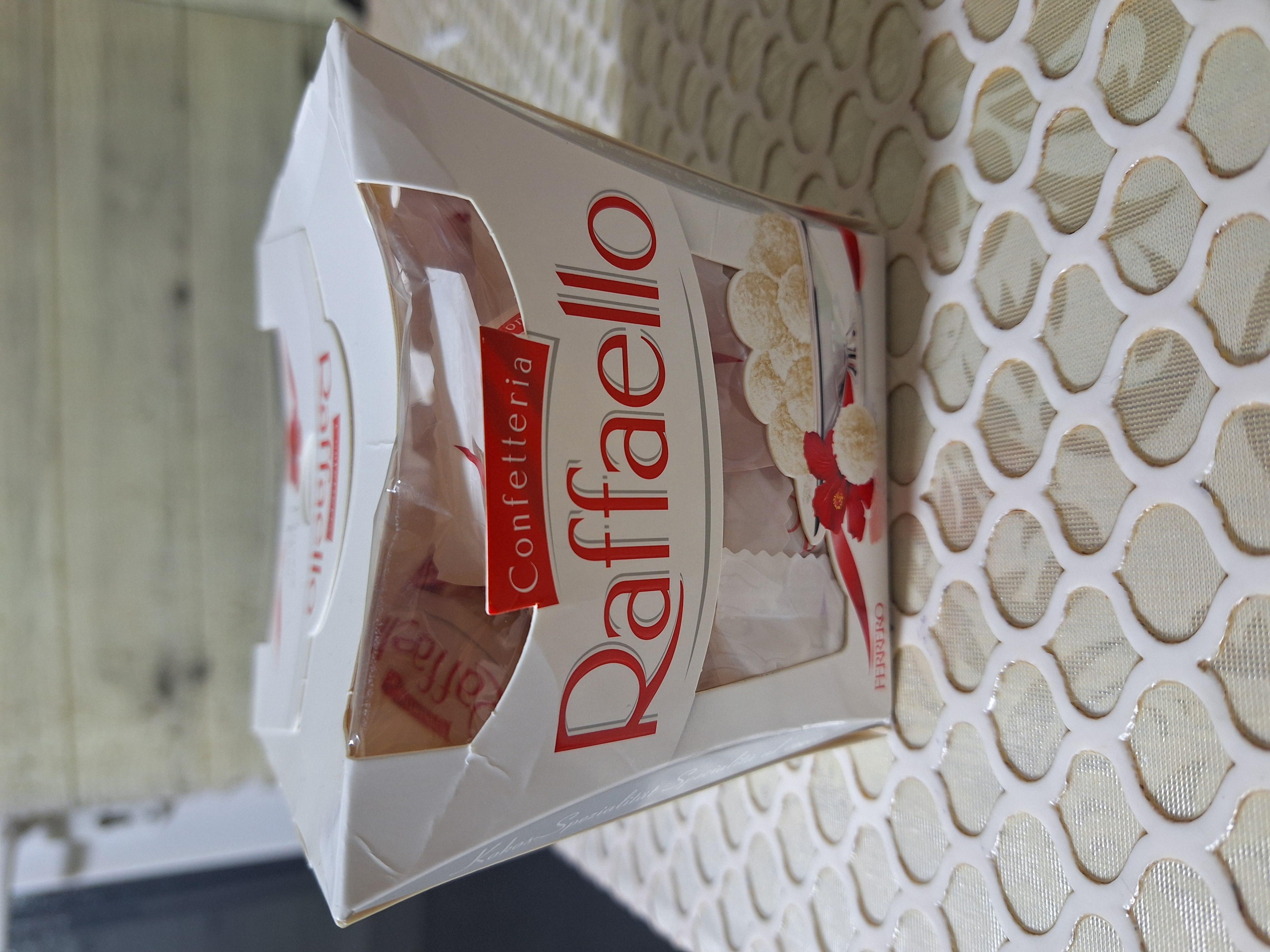 Raffaello: конфеты с миндалем, 150 гр