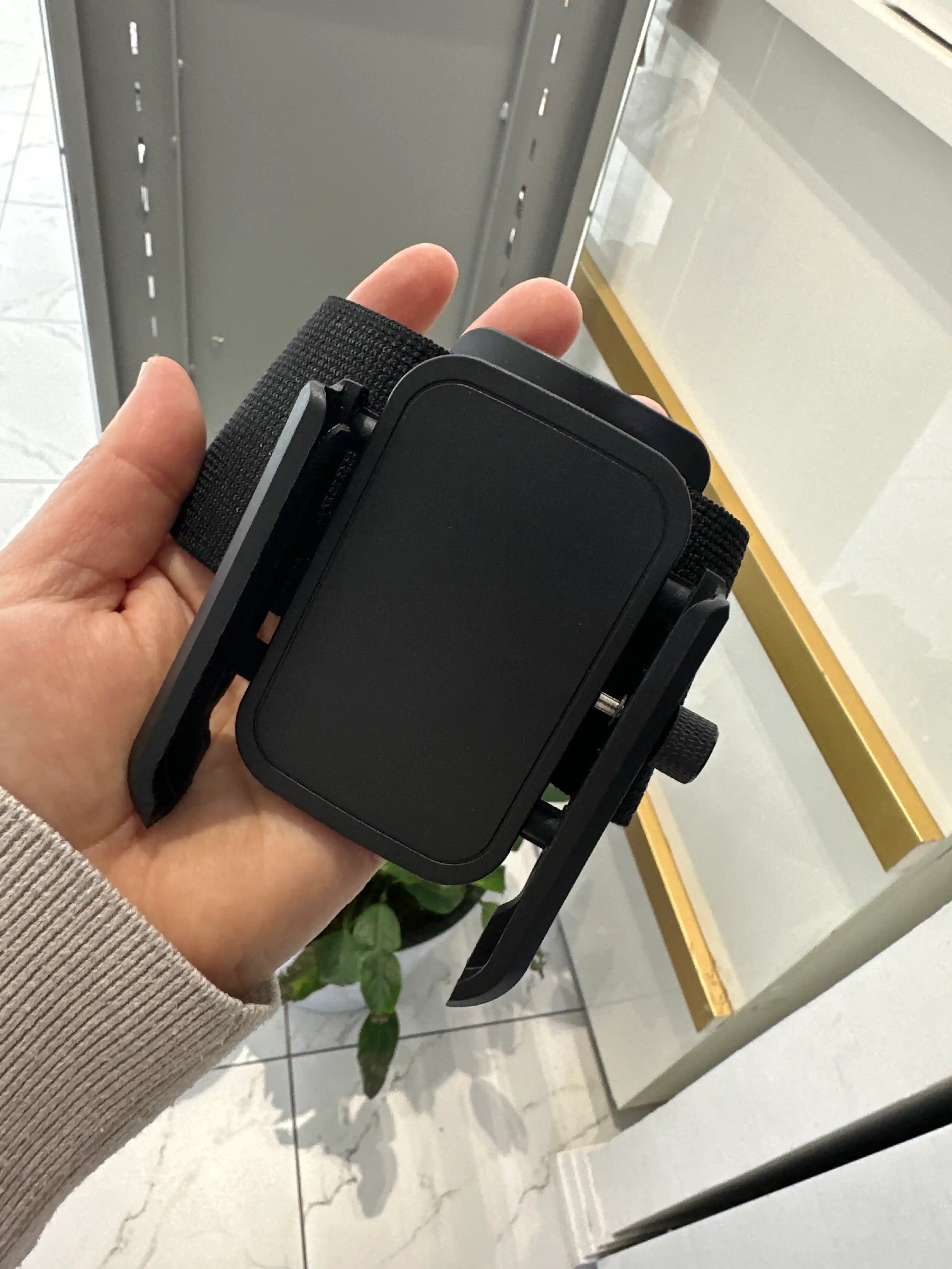 Qo‘l bilagiga telefon ushlagichi 📱 — sozlanadigan sport bilagi-ushlagichi.
