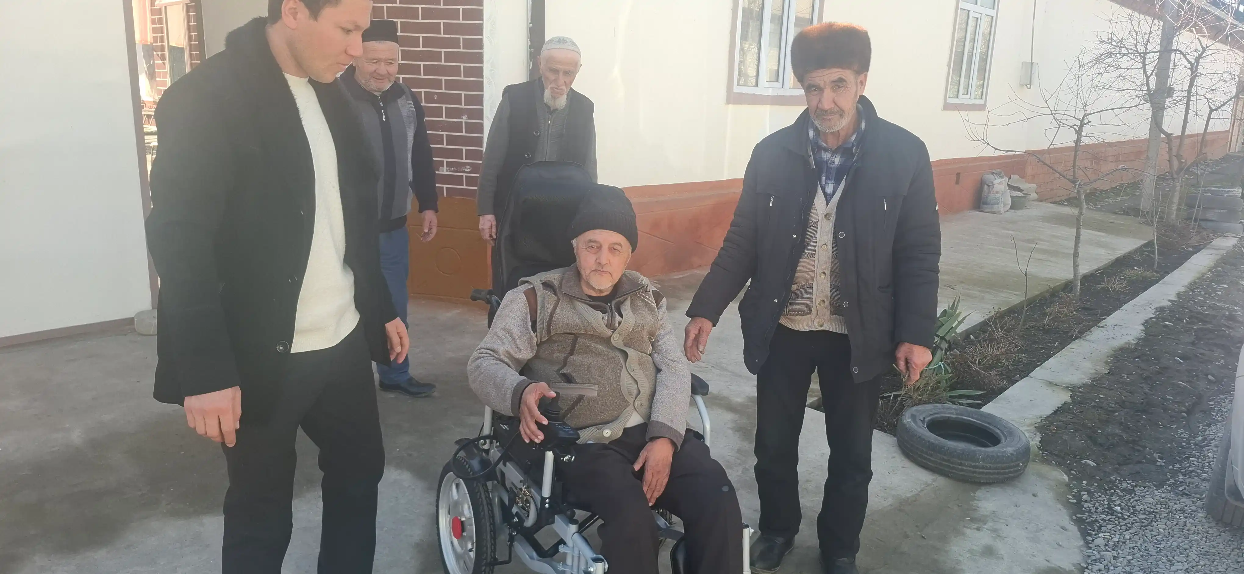 Кресло-коляска инвалидная с электроприводом