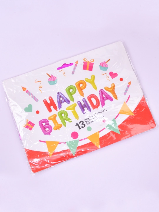 Happy Birthday" harfli sharchalar, devordagi yozuv