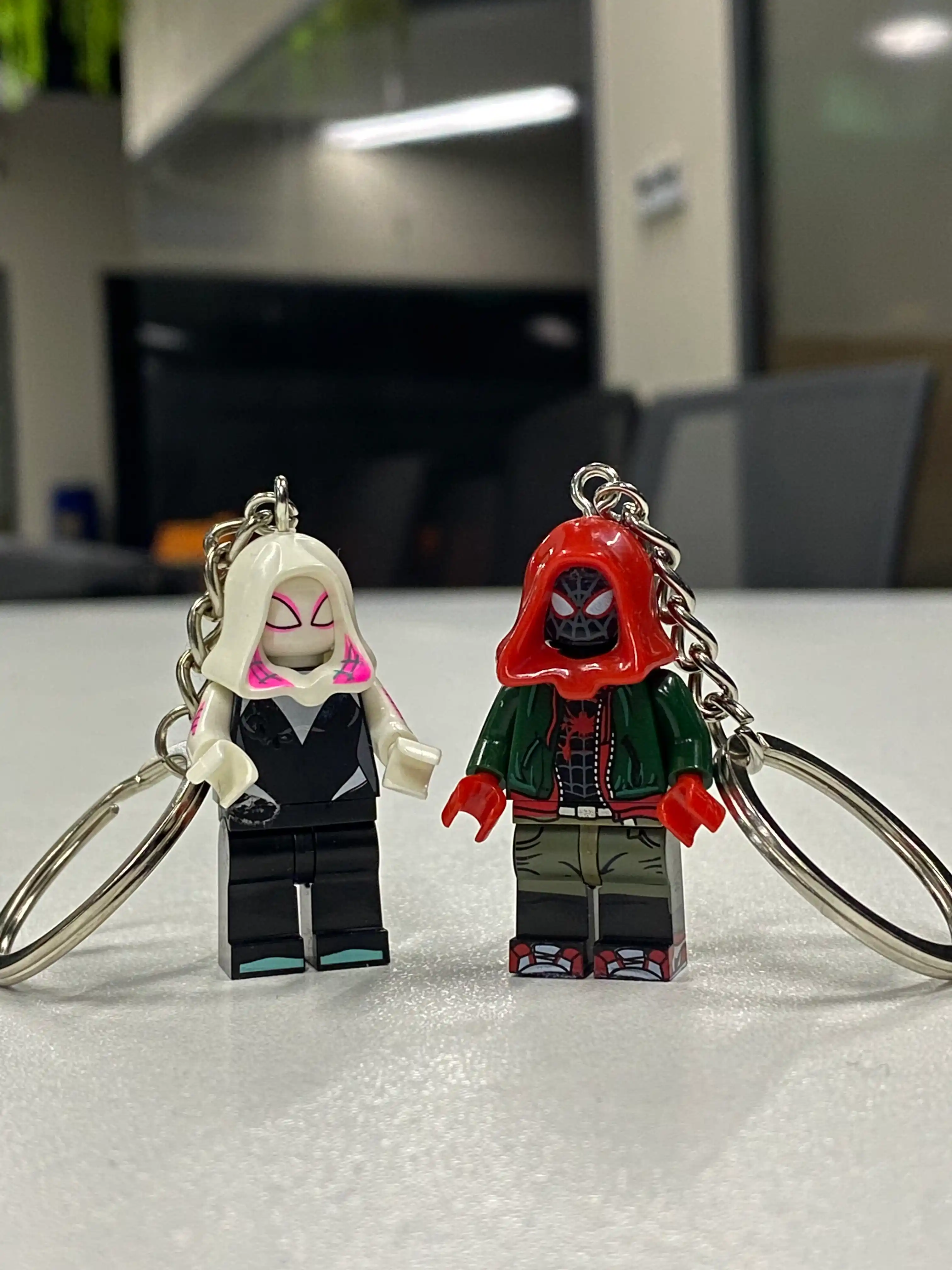 Парные брелоки в стиле Lego "Человек-Паук и Гвен Стейси"