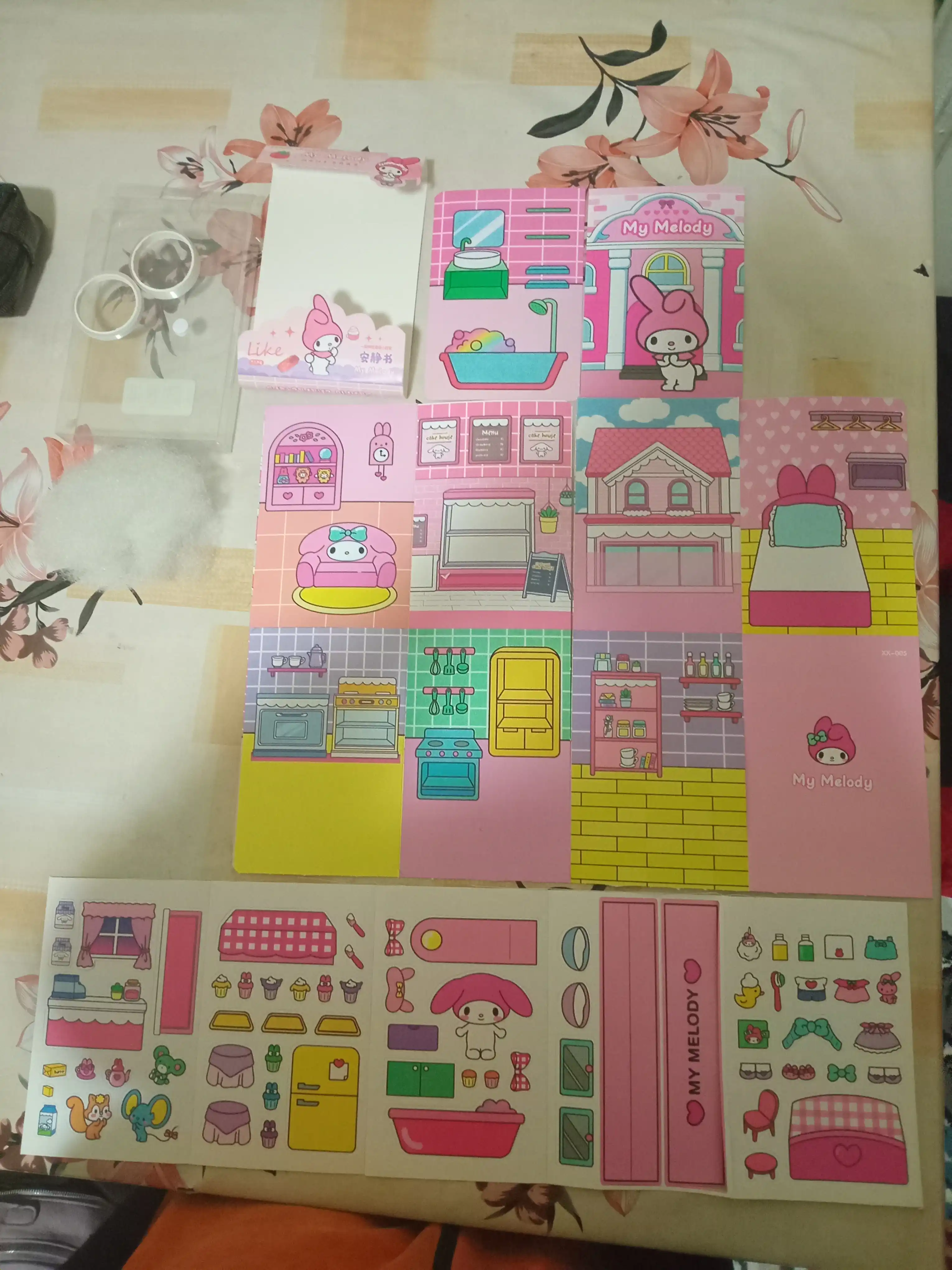 Kuromi и My Melody, книжка-игрушка, кукольный домик из бумаги, стикербук с наклейками