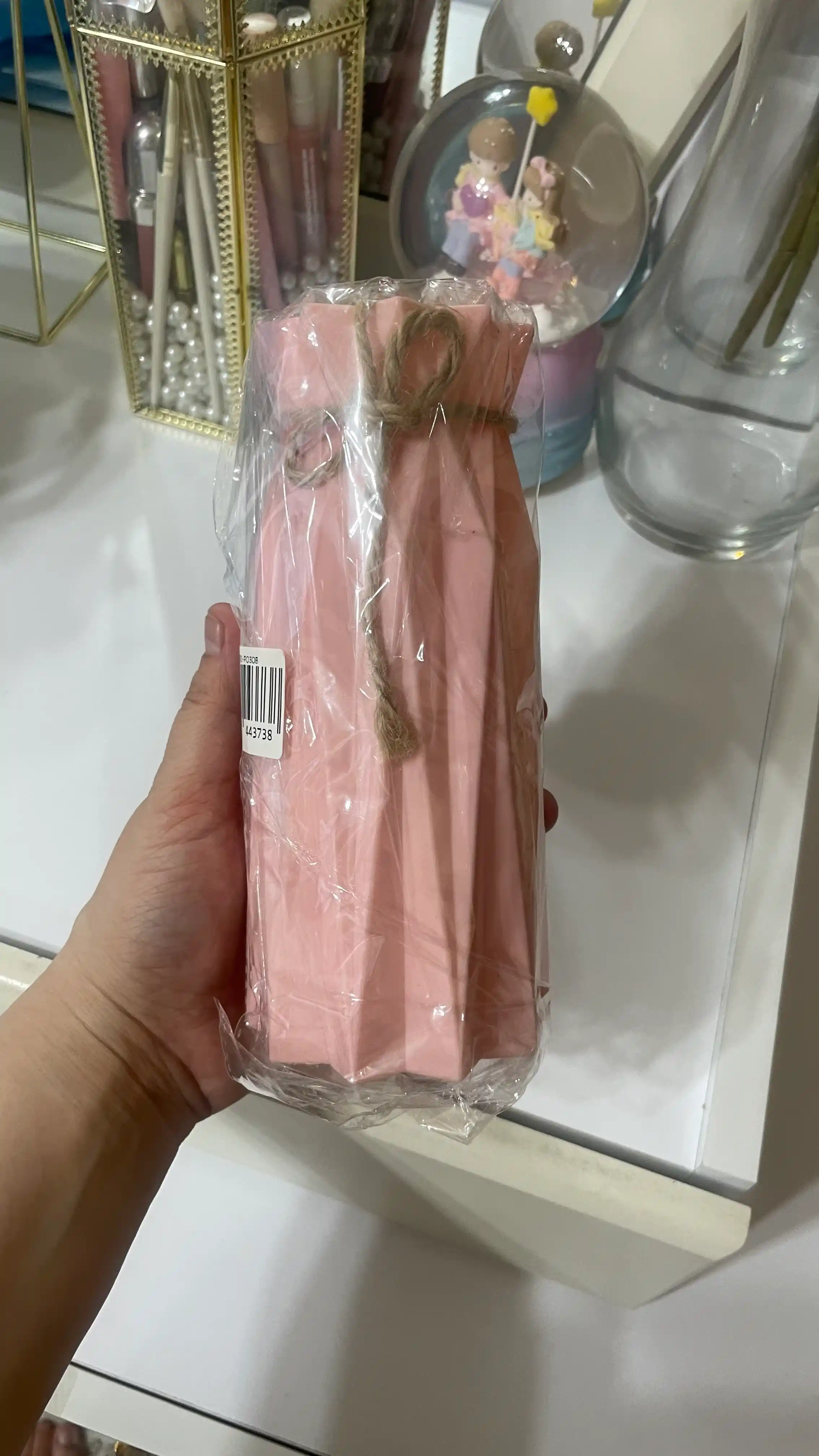 Gullar uchun guldon, plastik