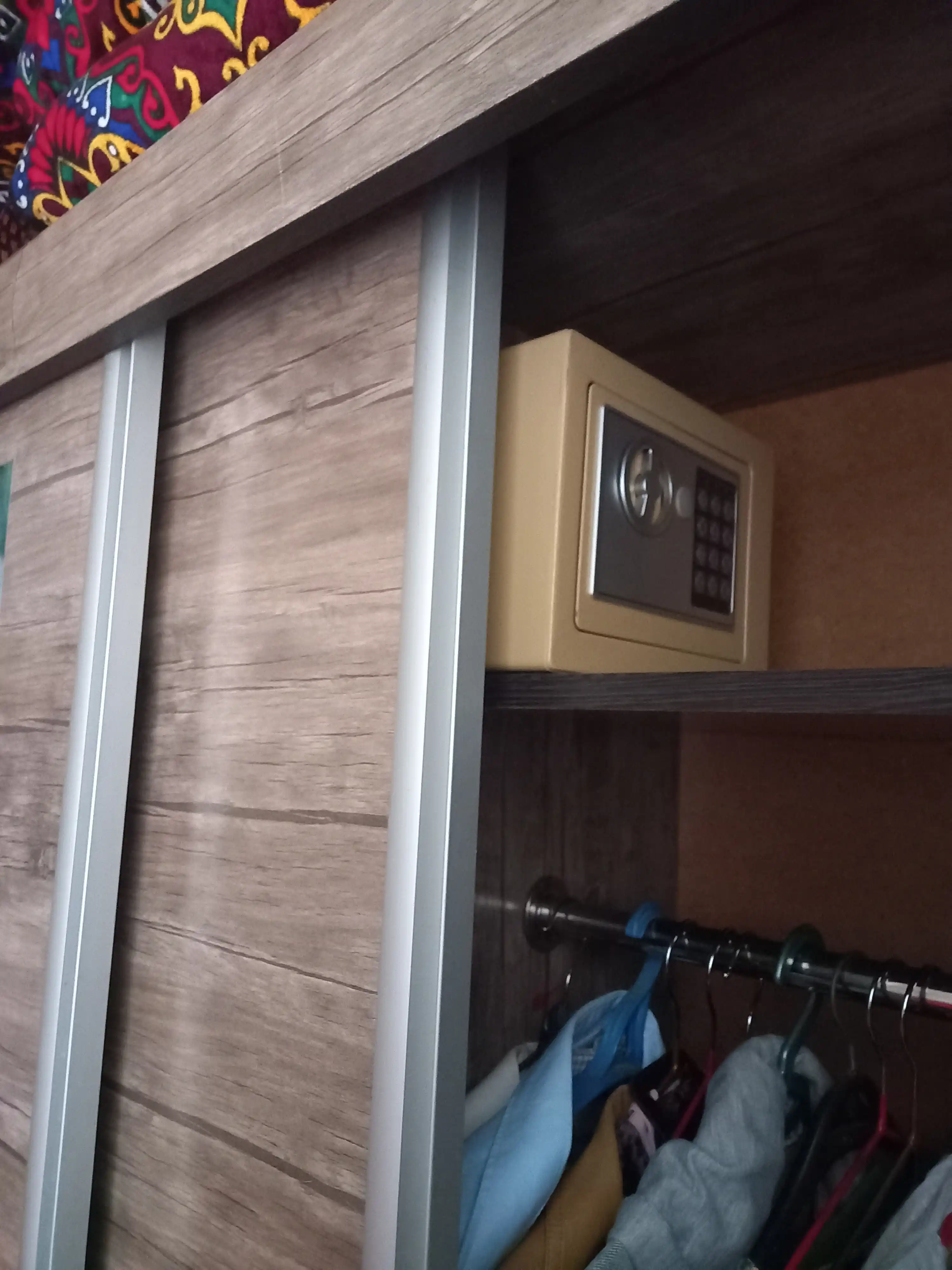 Uy va ofis uchun mini elektron seyf. Kalitli va parol o'rnatsa bo'ladi, 17x23x17 sm