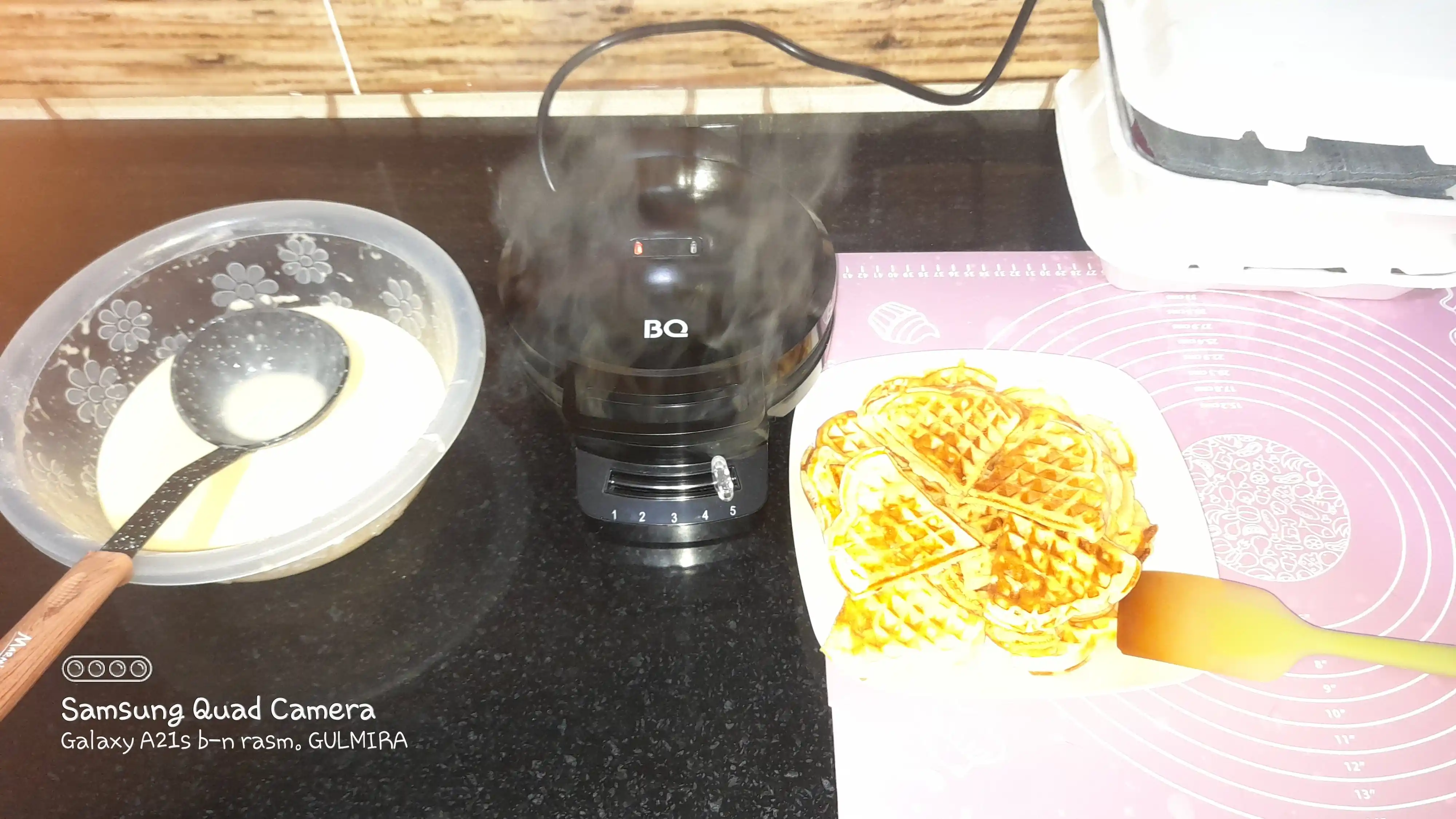 Vafelnitsa, vaflilar uchun mini-vafelnik BQ ST1001, Non-Stick PRO yonginga qarshi qoplamasi