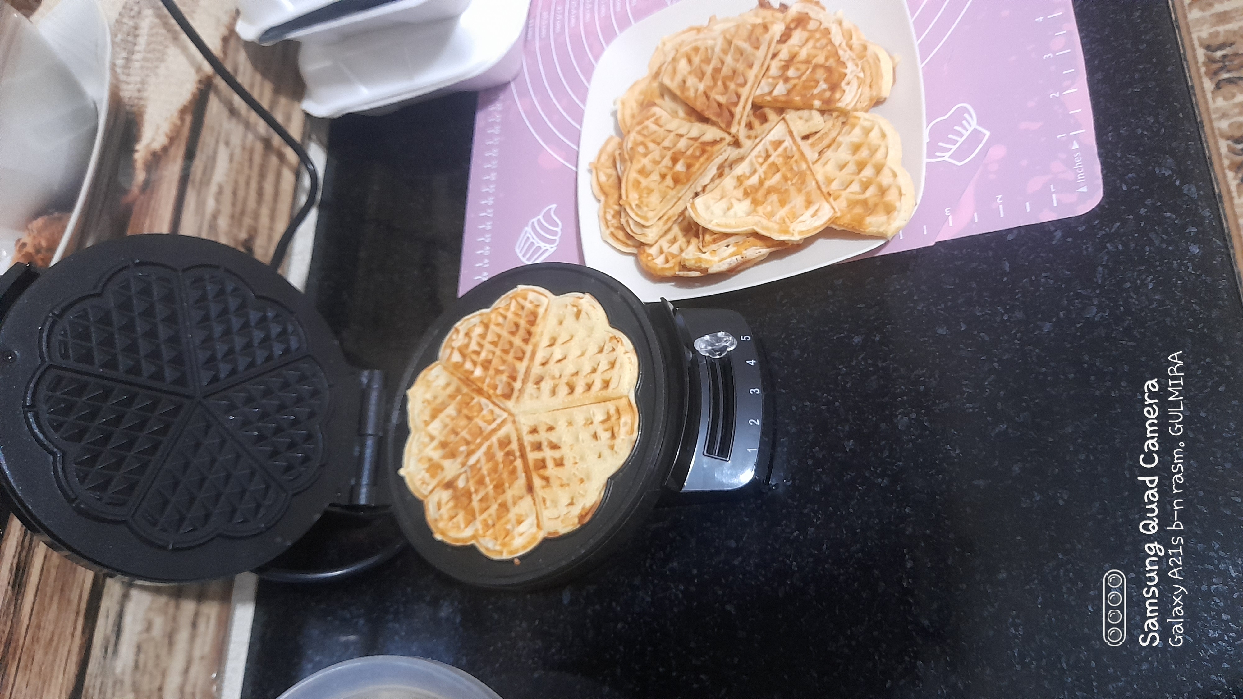 Vafelnitsa, vaflilar uchun mini-vafelnik BQ ST1001, Non-Stick PRO yonginga qarshi qoplamasi