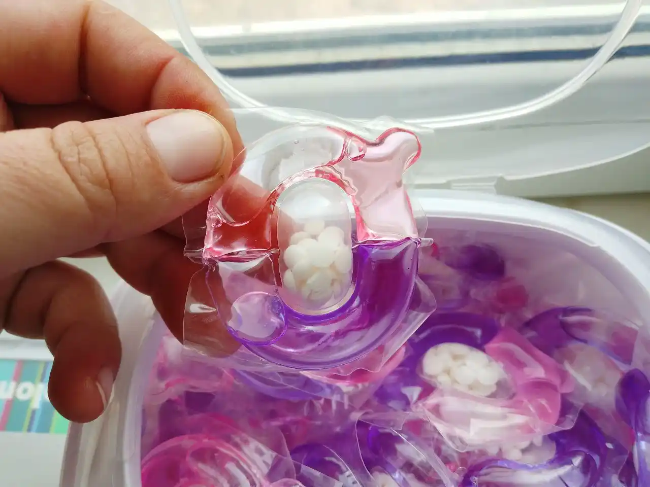 Konditsioner va xushboylantirgichli kir yuvish uchun kapsulalar, 61 dona