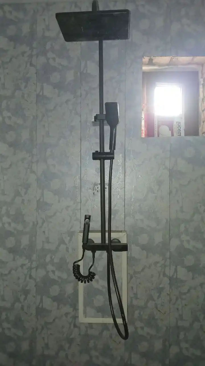 Dush va aralashtirgichli dush tizimi