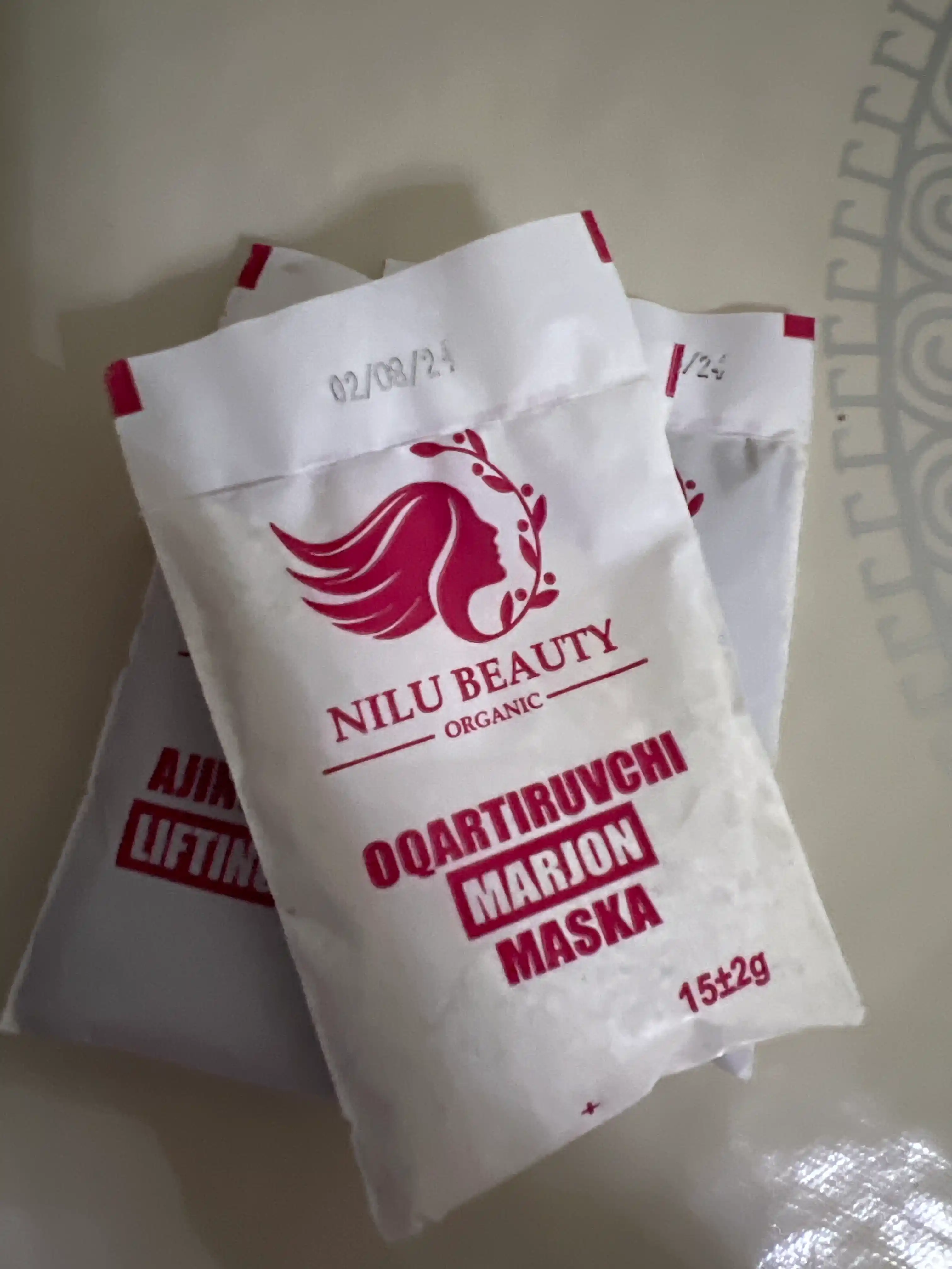 Yoshartiruvchi yuz terisini oziqlantiruvchi erta qarish oldini oladigan lifting maska