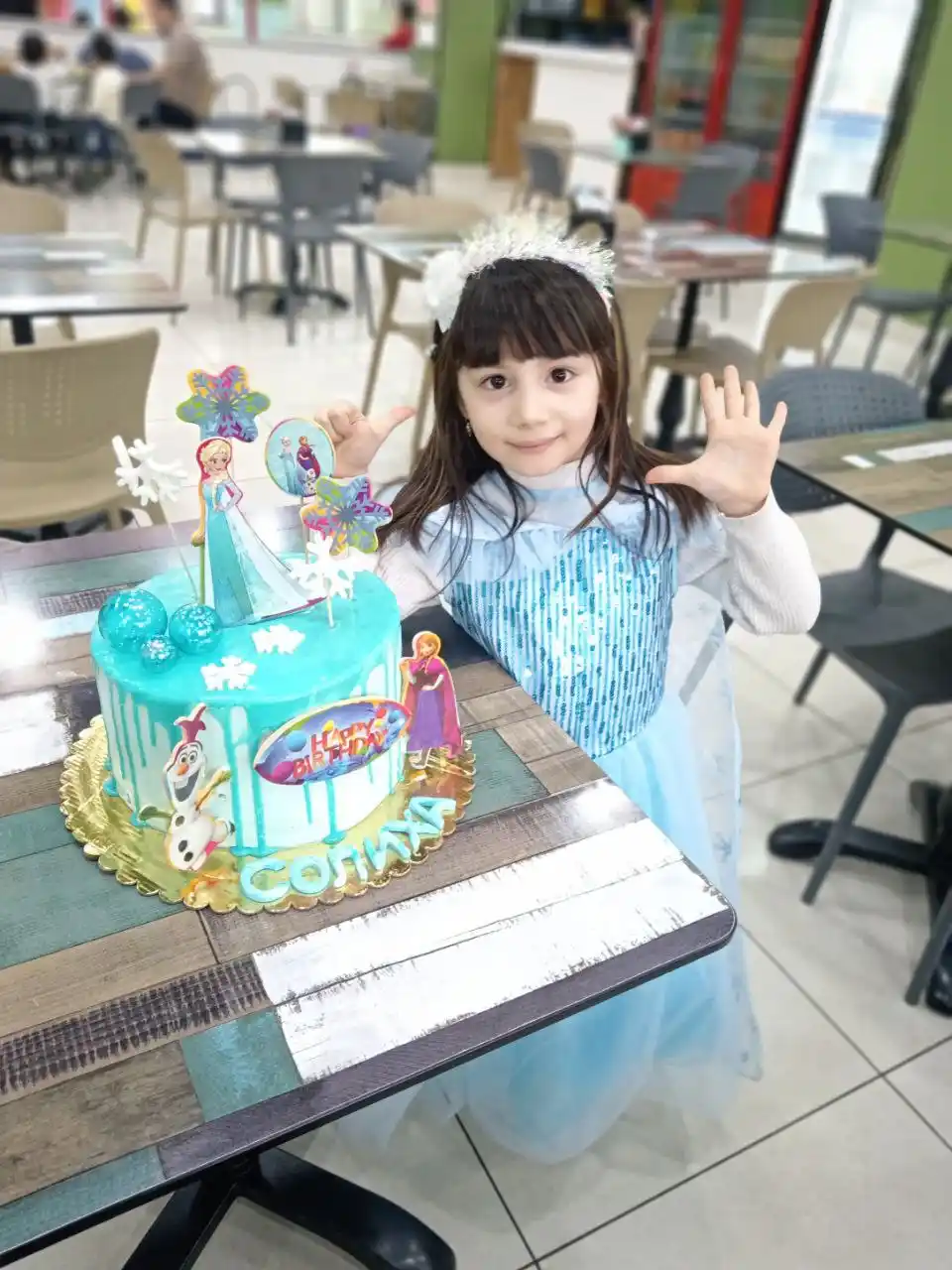 Elza, Rapunzel, Rusalka Zolushka qizlari uchun bayram libosi