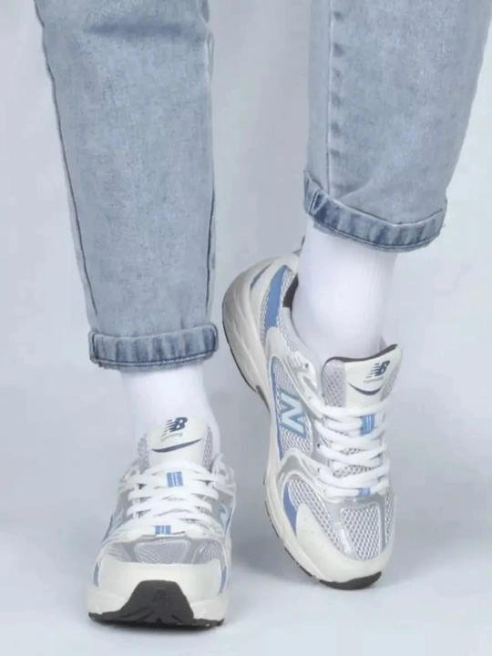 Ayollar uchun krossovkalar NEW Balance 530