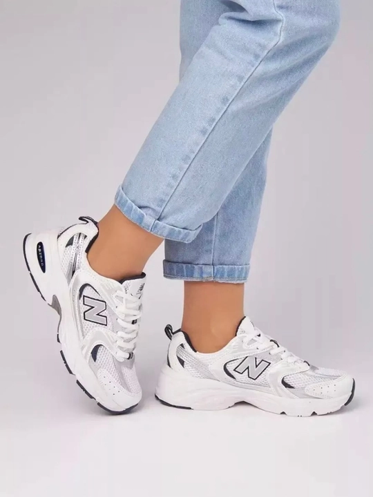 Ayollar uchun krossovkalar NEW Balance 530