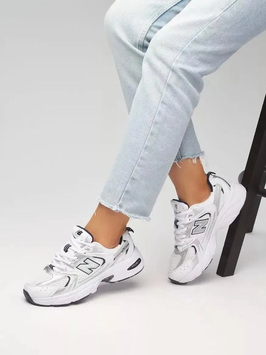 Ayollar uchun krossovkalar NEW Balance 530