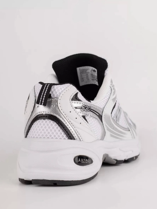 Ayollar uchun krossovkalar NEW Balance 530