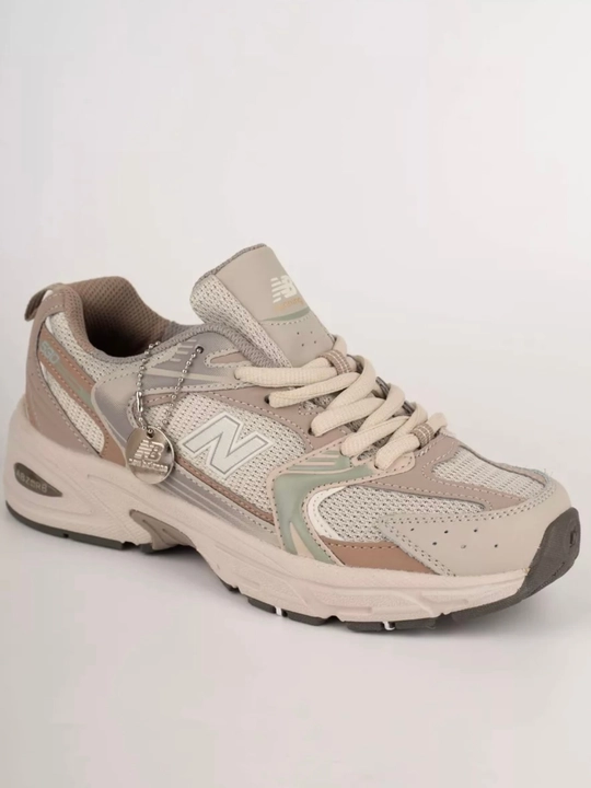 Ayollar uchun krossovkalar NEW Balance 530