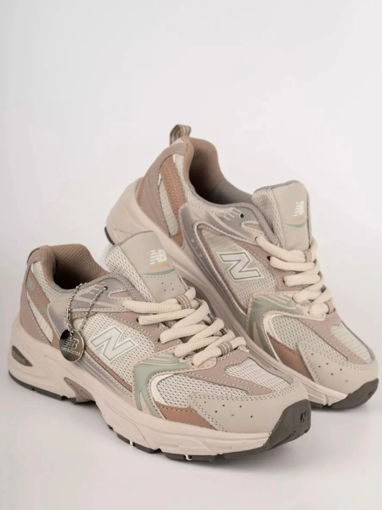 Ayollar uchun krossovkalar NEW Balance 530