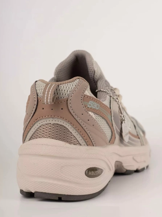 Ayollar uchun krossovkalar NEW Balance 530