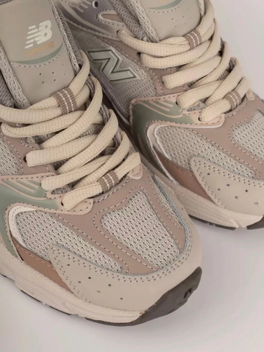 Ayollar uchun krossovkalar NEW Balance 530