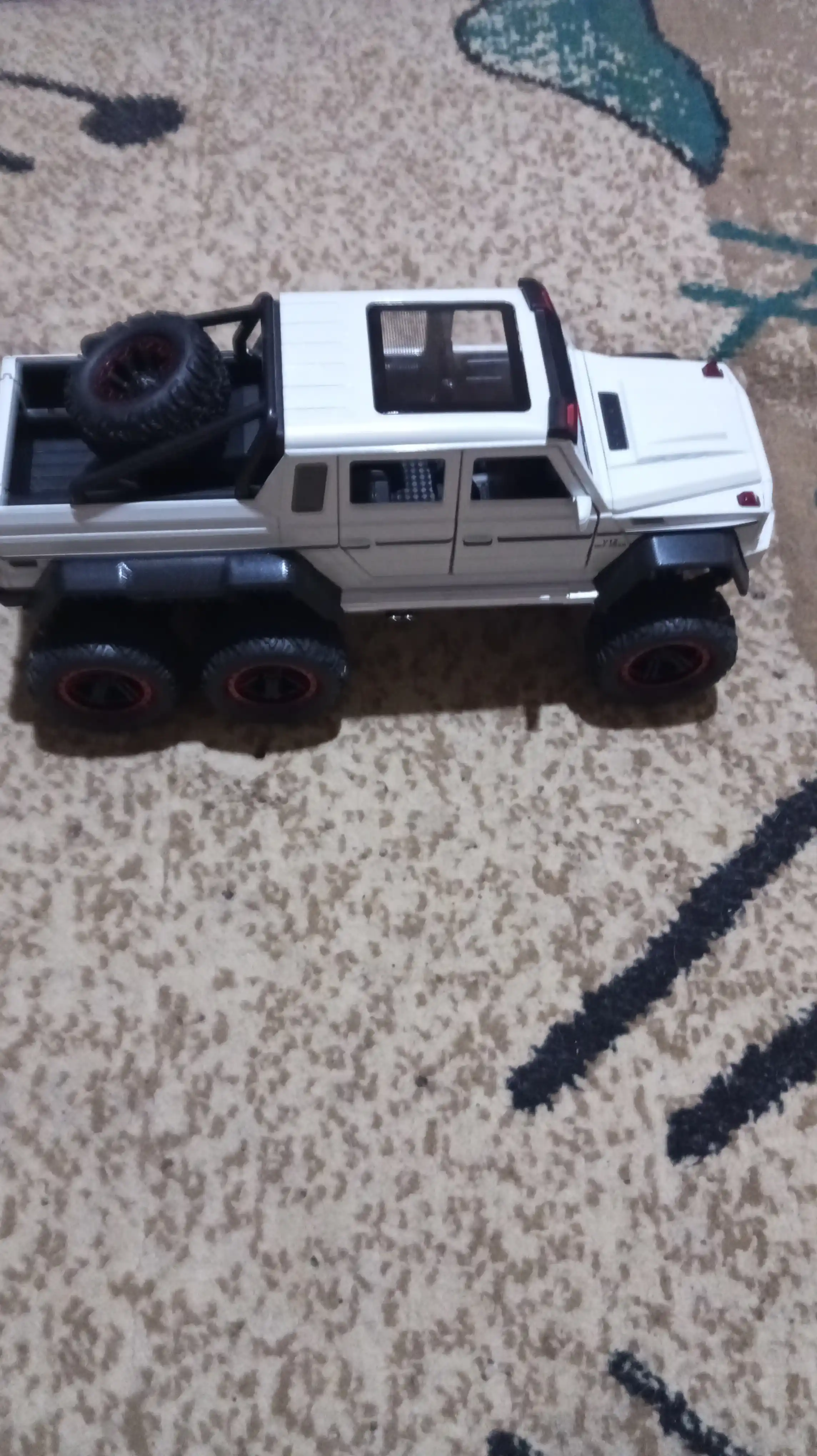 FIDGO avtomobil modeli, Mercedes G63 AMG 6x6