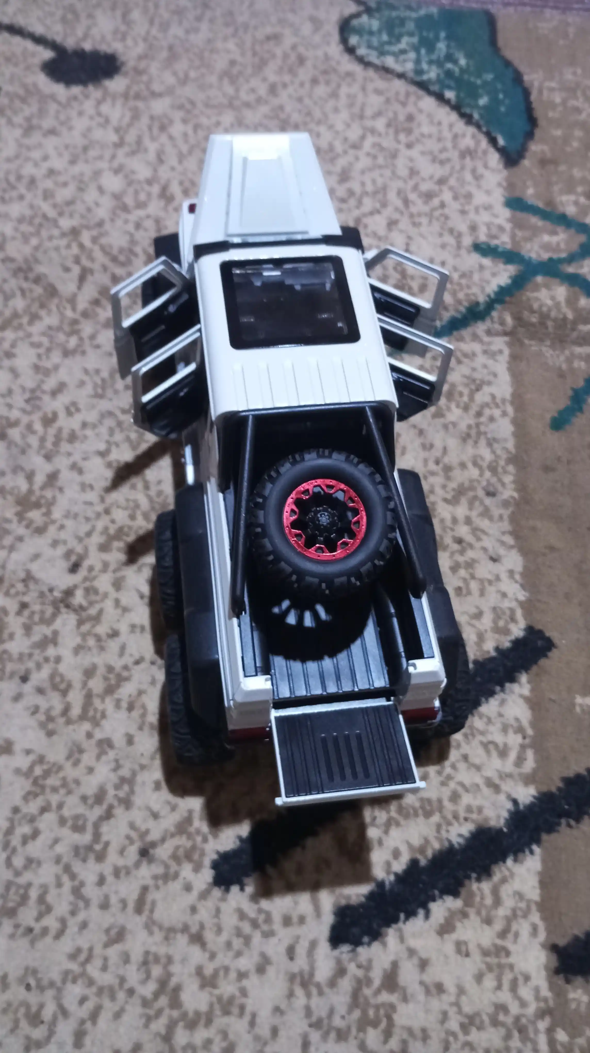 FIDGO avtomobil modeli, Mercedes G63 AMG 6x6