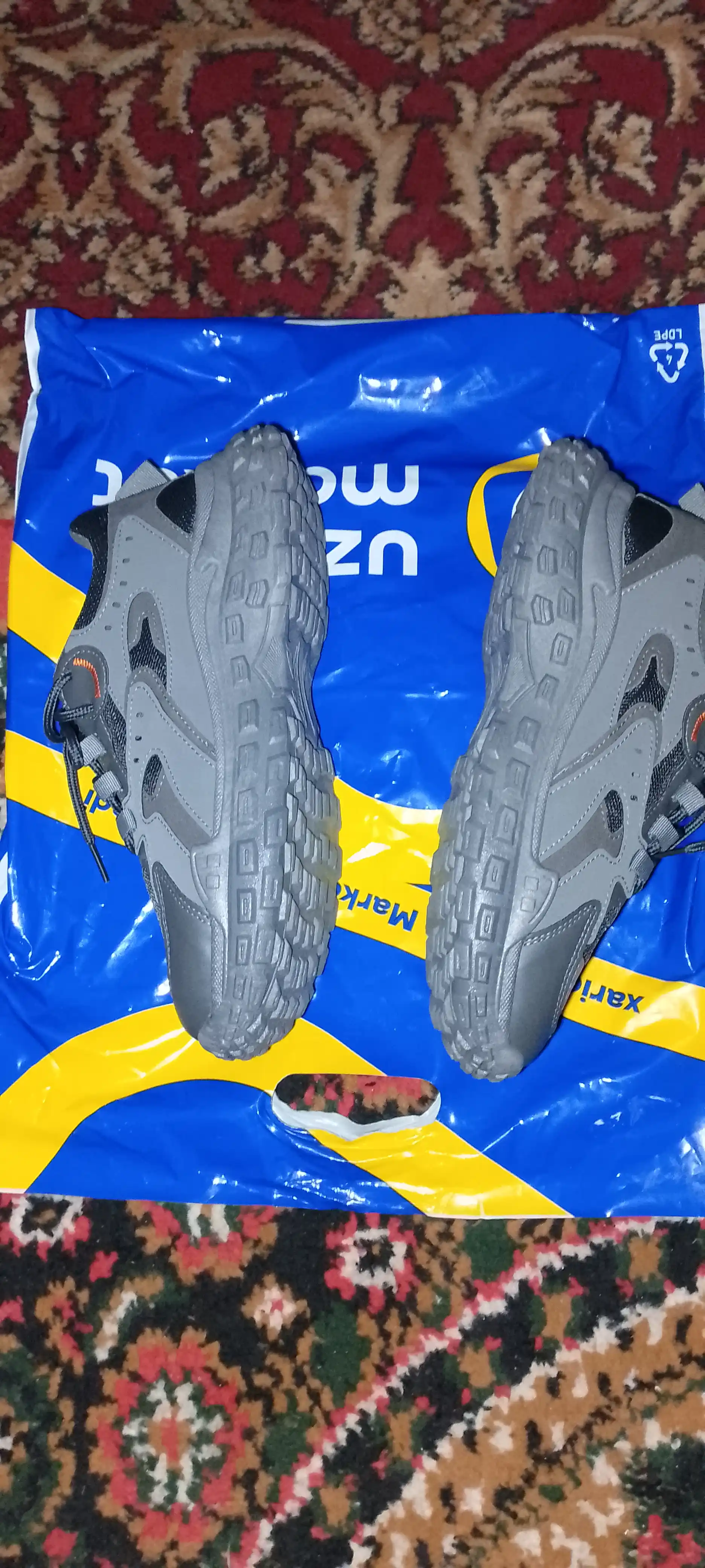 Erkaklar uchun demi-mavsumiy MIRS SHOES krossovkalari, baland taglikda, 1 o‘lchamga kichik