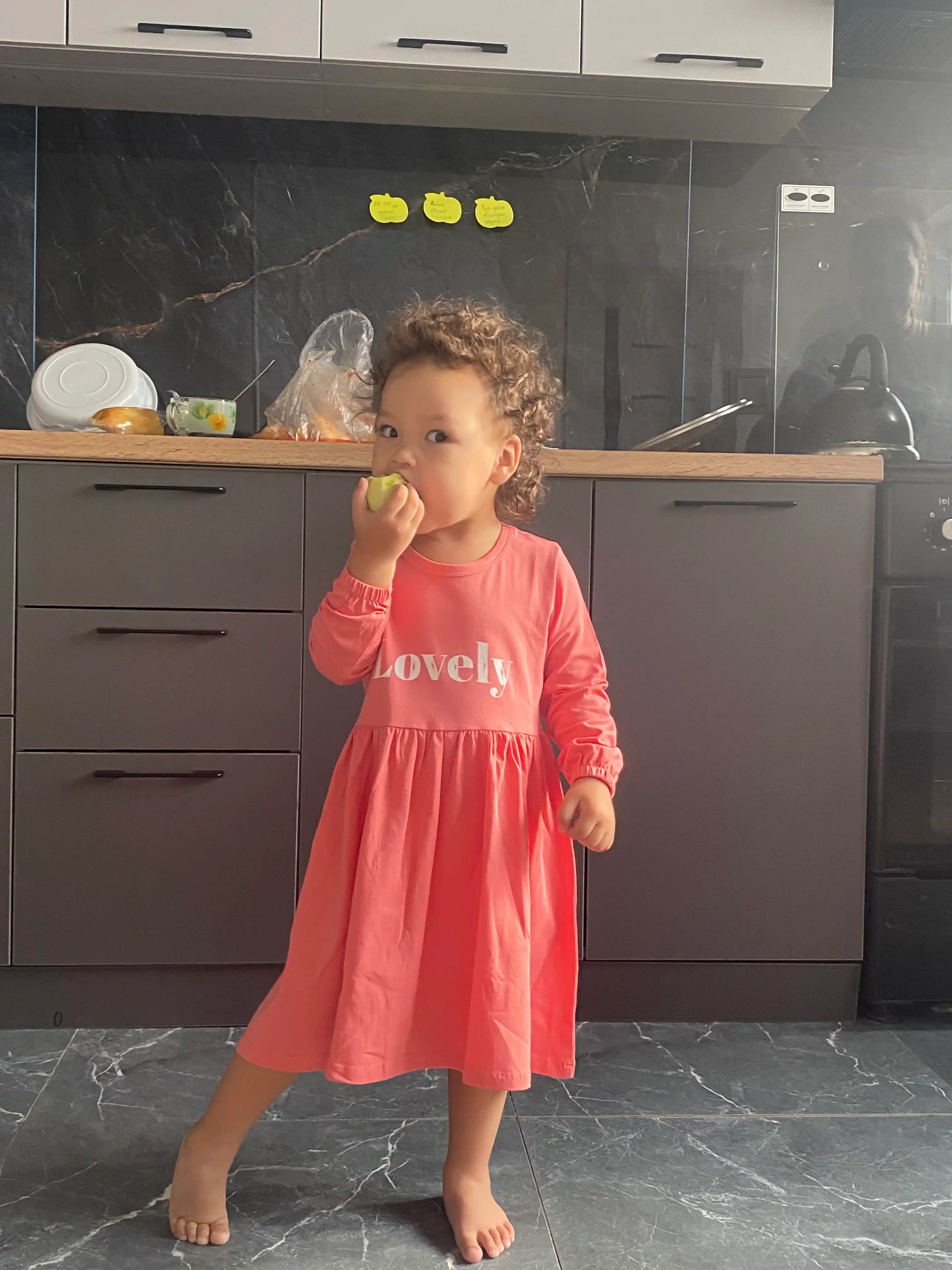 Qizlar uchun bahor va yoz uchun ko’ylak